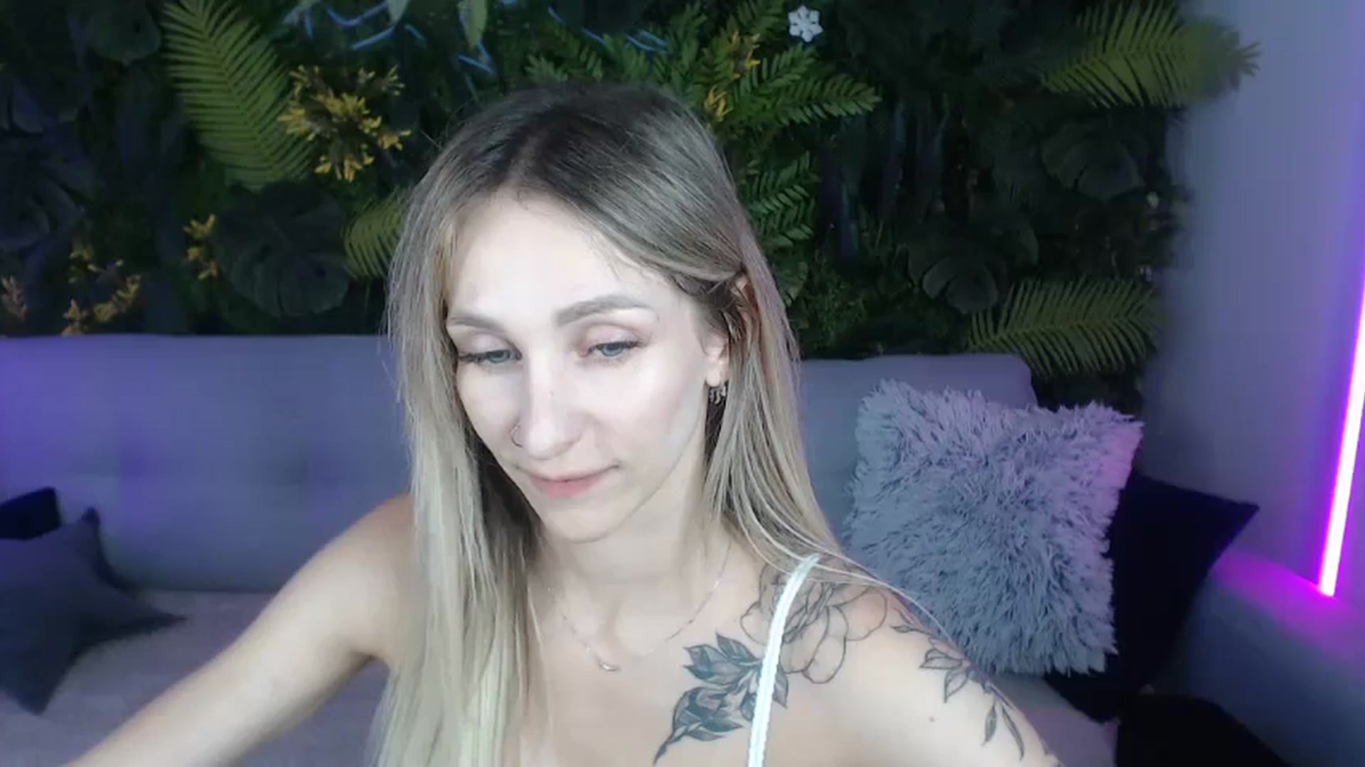 Gallery image thumbnail from Horny_Blond's myfreecams stream on, 08/26/2024, 11:11 image 1 of 20