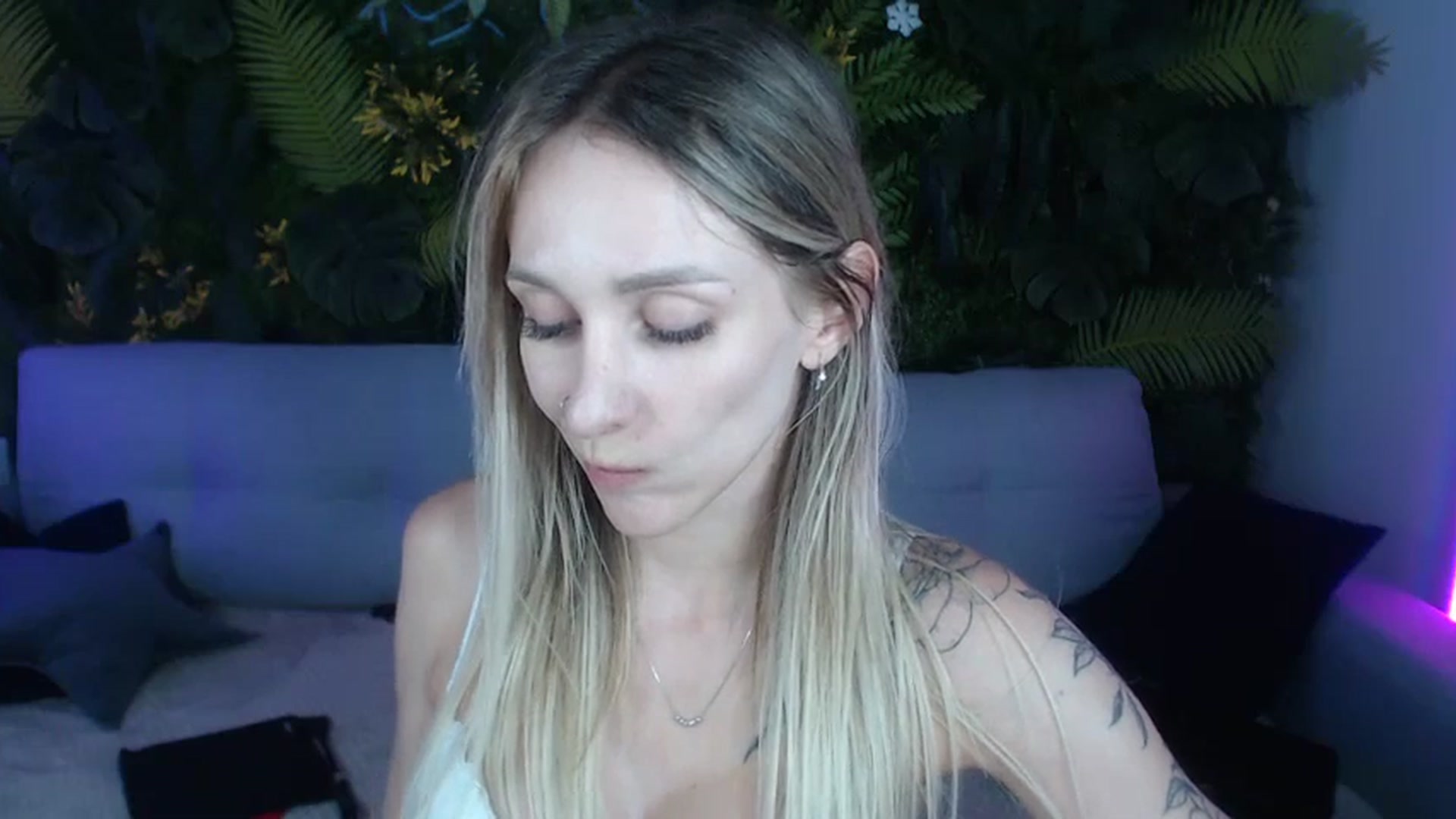 Gallery image thumbnail from Horny_Blond's myfreecams stream on, 08/26/2024, 12:09 image 18 of 20