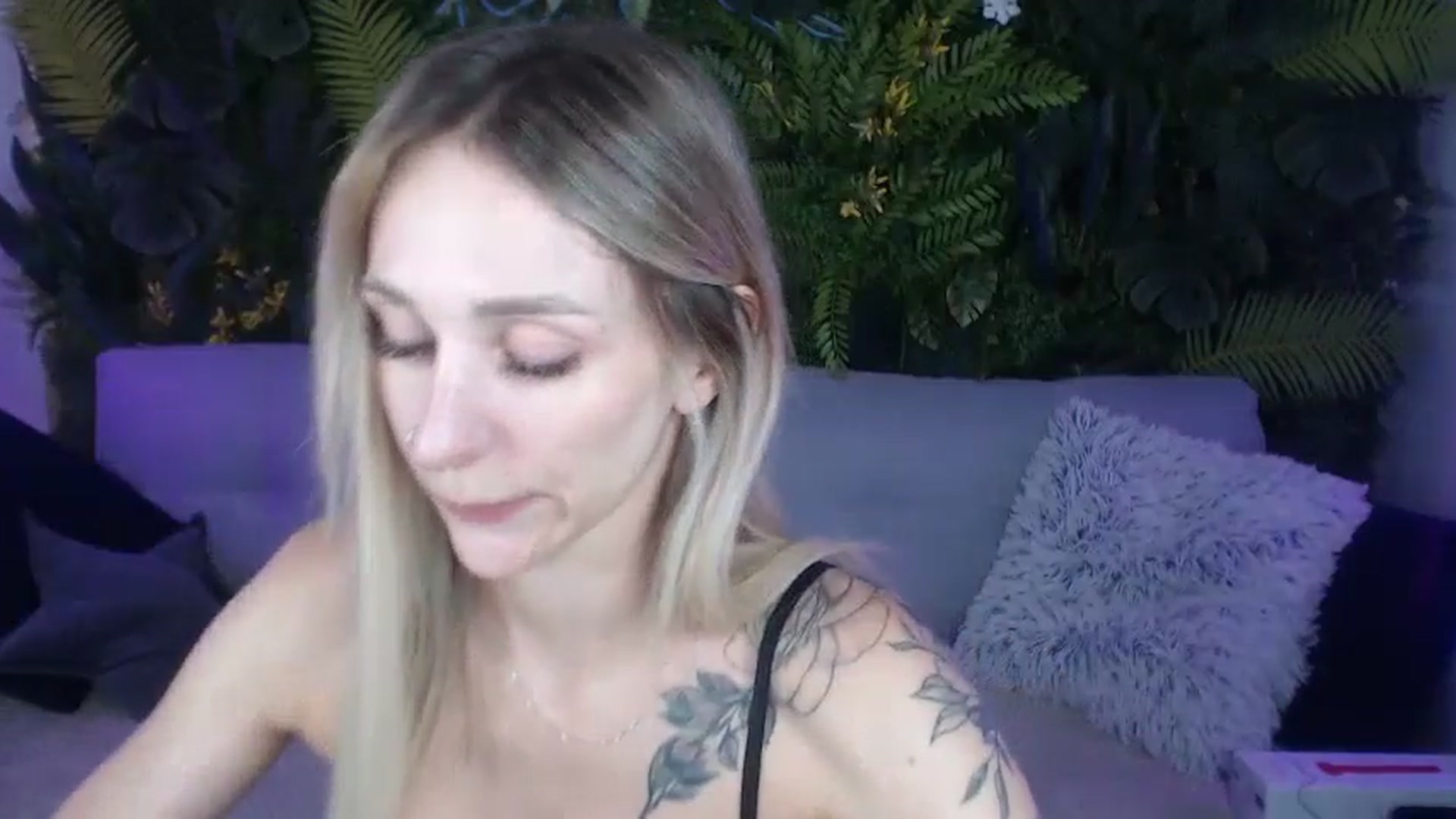 Gallery image thumbnail from Horny_Blond's myfreecams stream on, 08/27/2024, 08:16 image 19 of 20