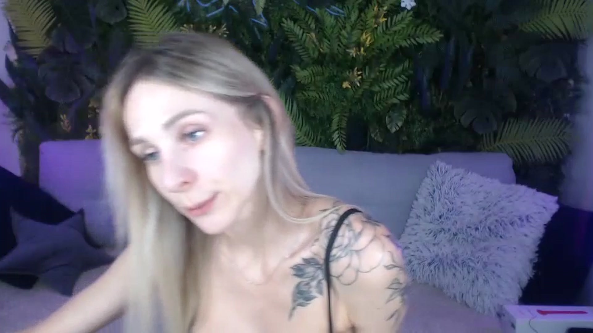 Gallery image thumbnail from Horny_Blond's myfreecams stream on, 08/27/2024, 08:32 image 18 of 20
