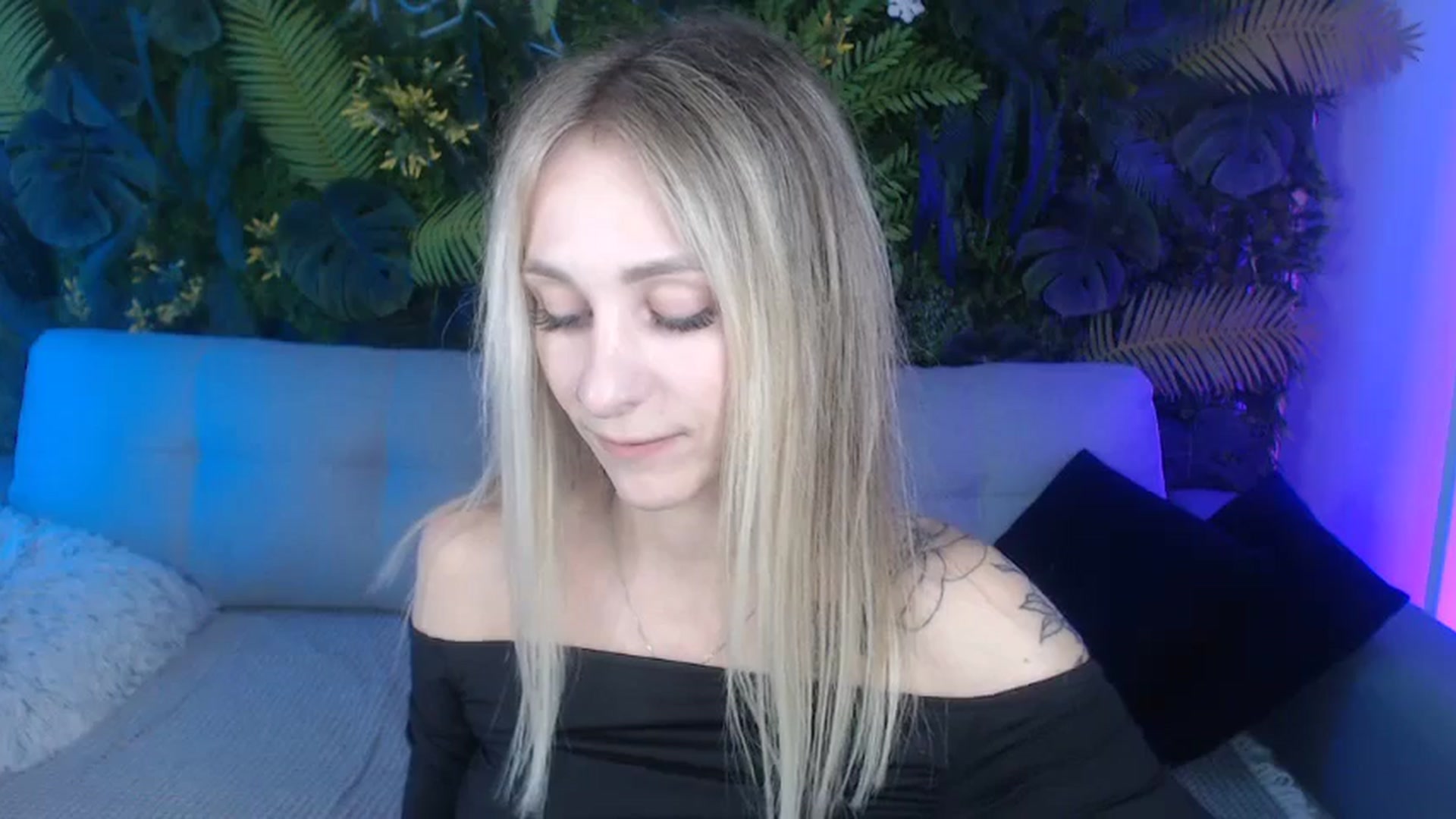 Gallery image thumbnail from Horny_Blond's myfreecams stream on, 09/15/2024, 08:37 image 7 of 20
