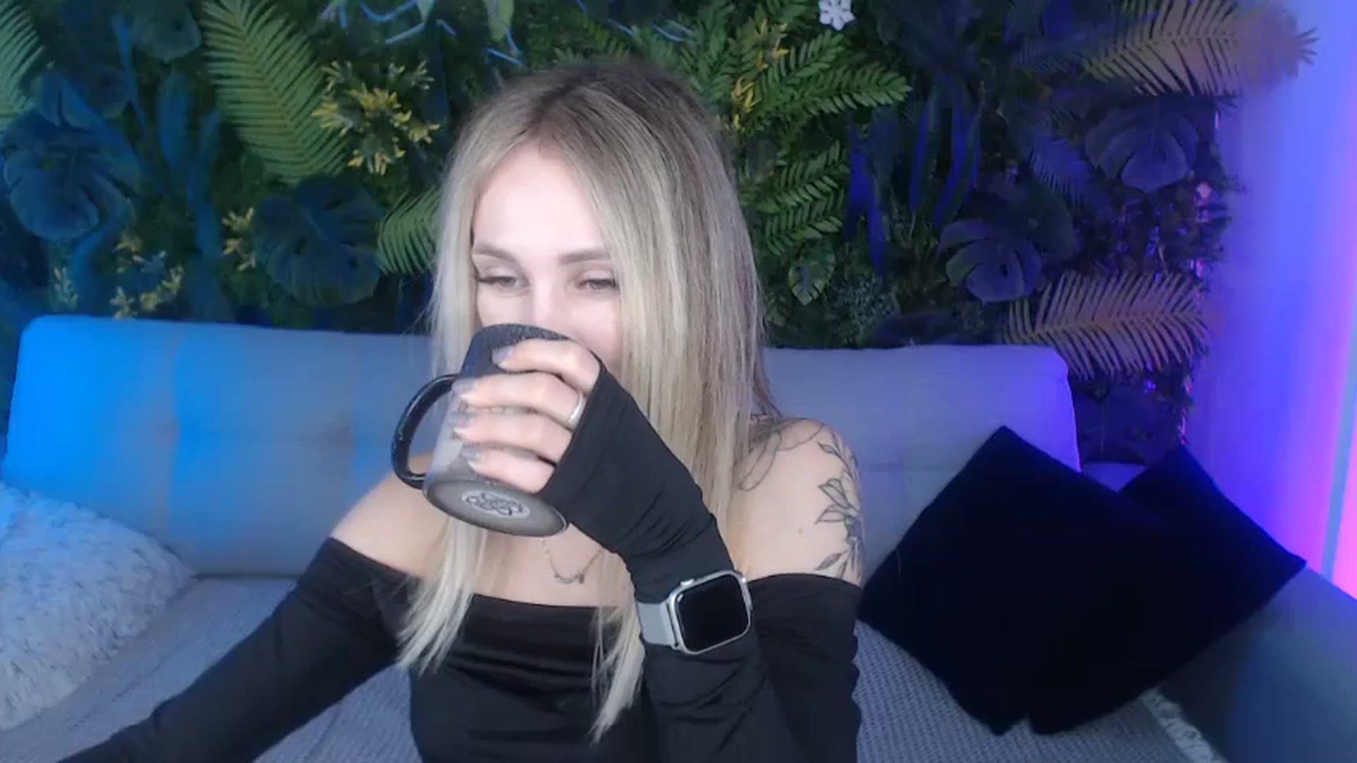 Gallery image thumbnail from Horny_Blond's myfreecams stream on, 09/15/2024, 08:37 image 1 of 20