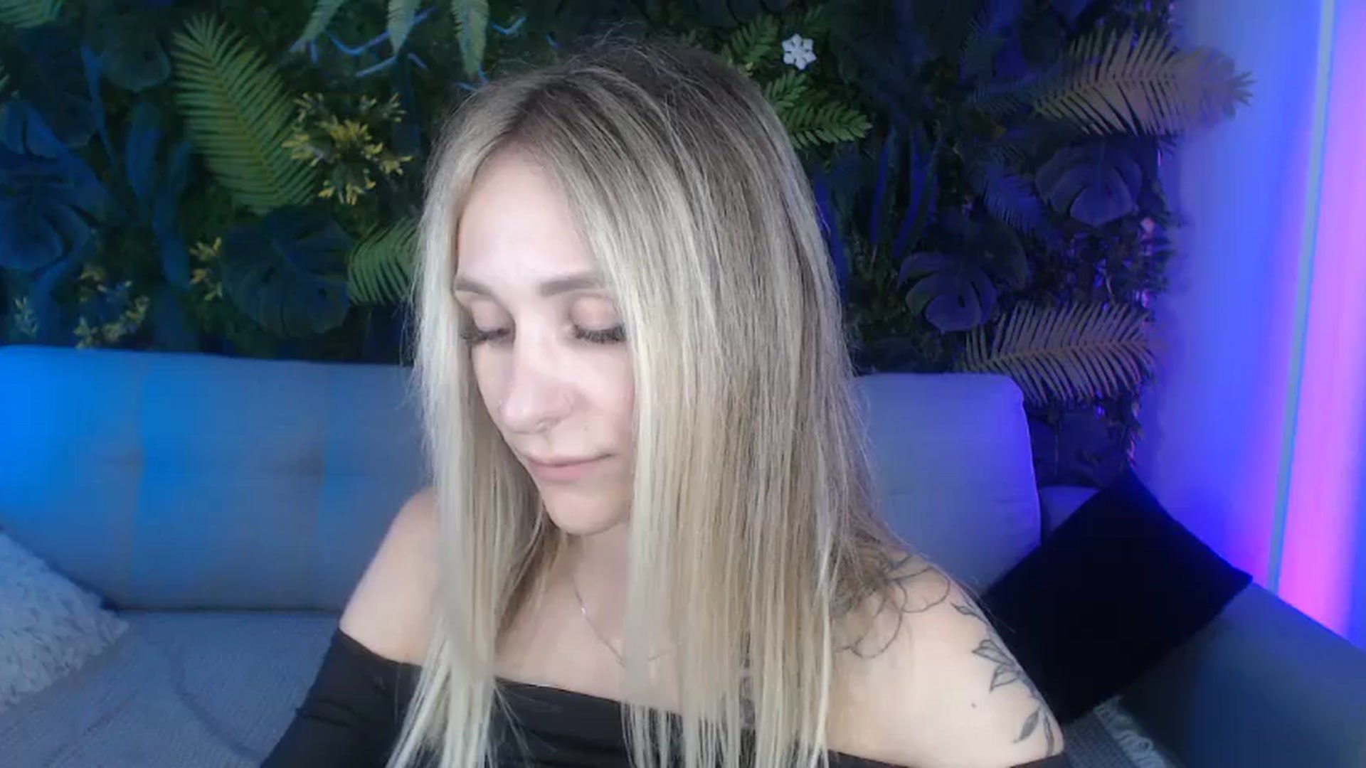 Gallery image thumbnail from Horny_Blond's myfreecams stream on, 09/15/2024, 11:10 image 12 of 20