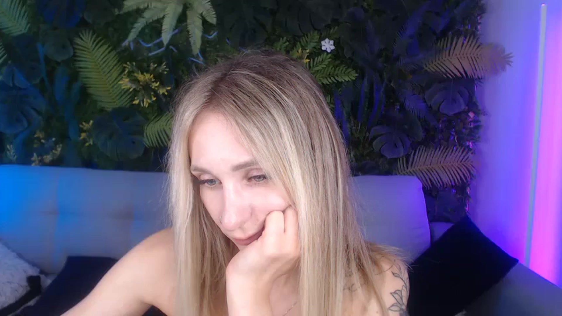 Gallery image thumbnail from Horny_Blond's myfreecams stream on, 09/15/2024, 11:58 image 8 of 20