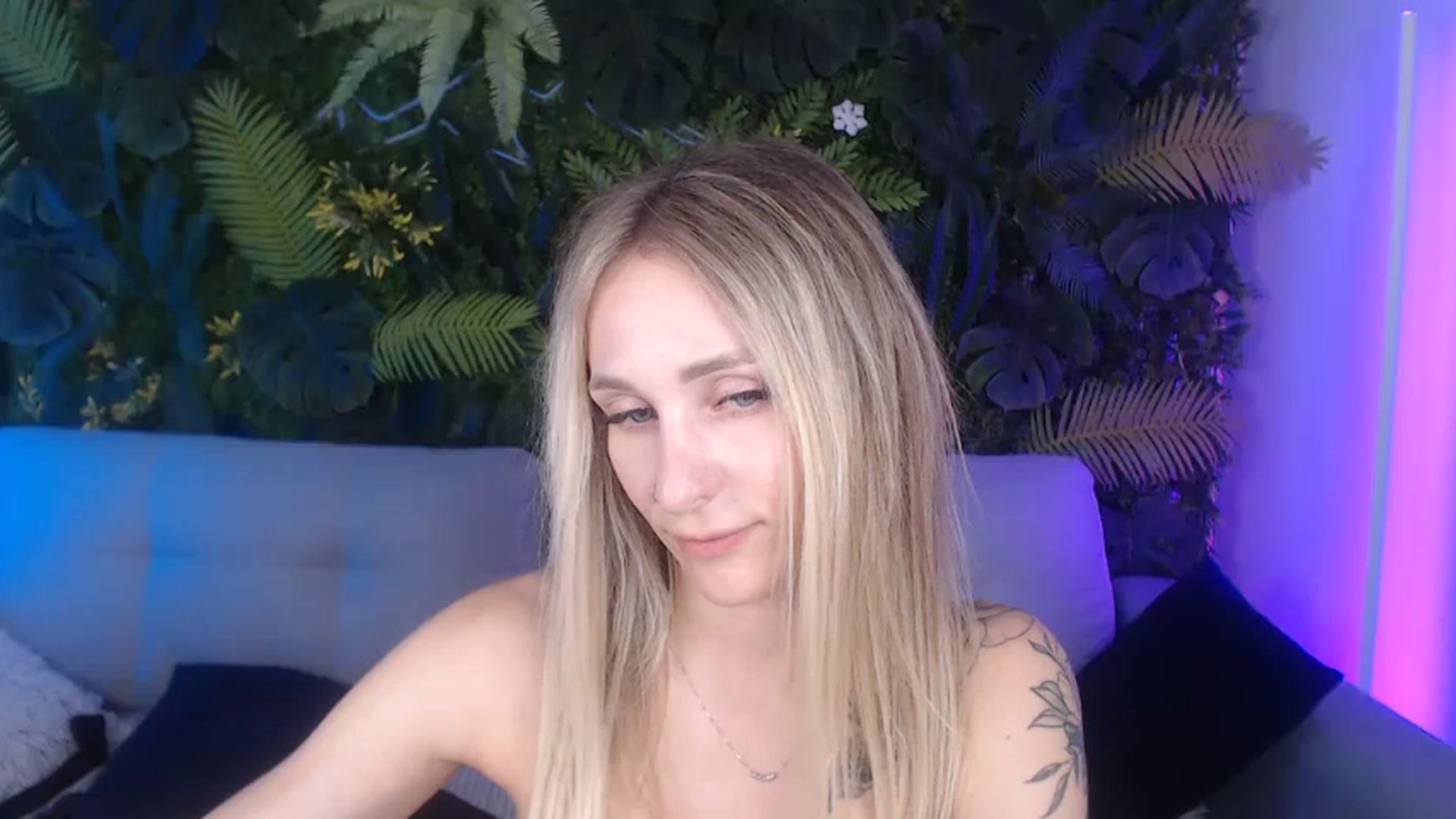 Gallery image thumbnail from Horny_Blond's myfreecams stream on, 09/15/2024, 11:58 image 6 of 20