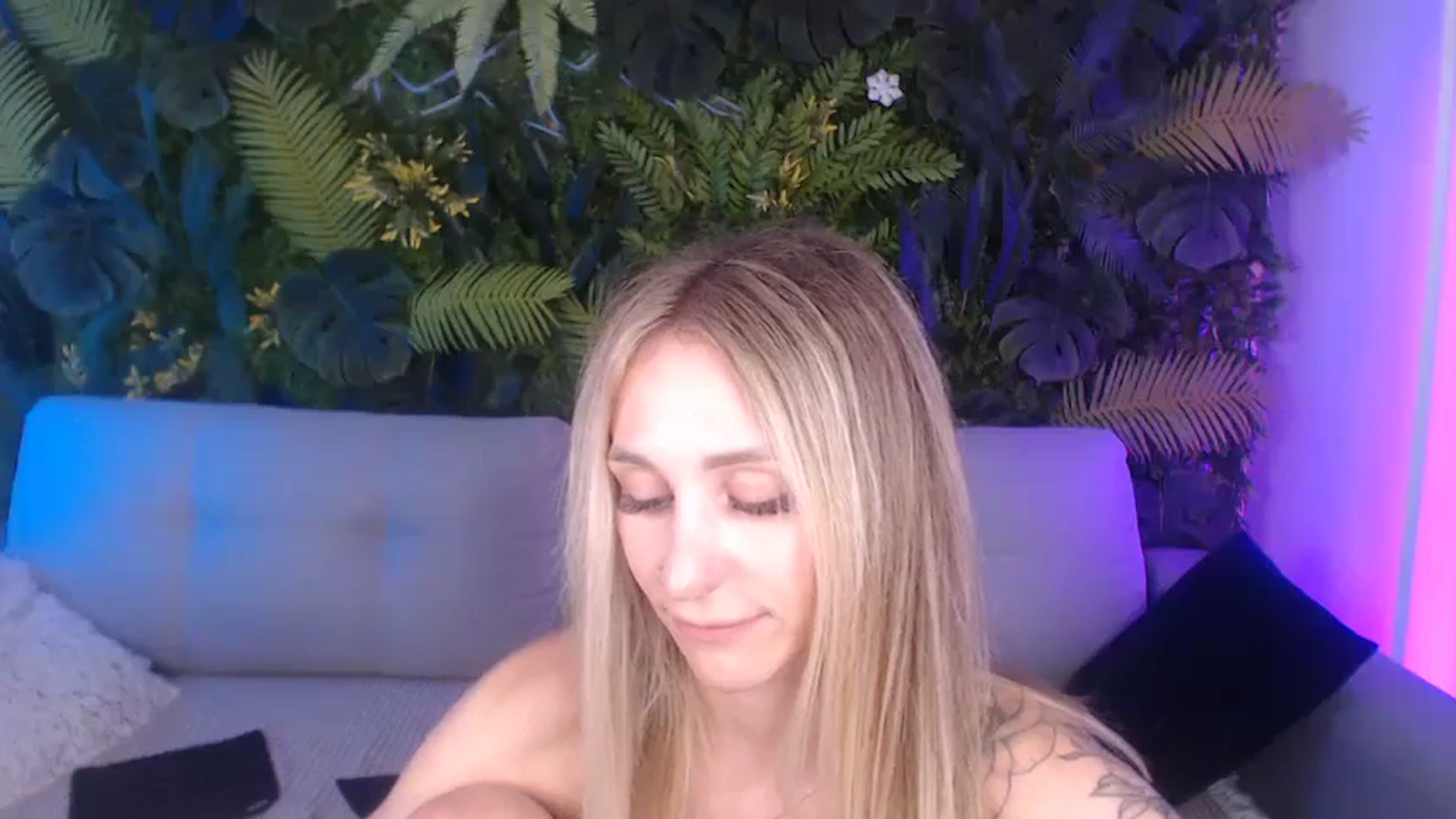 Gallery image thumbnail from Horny_Blond's myfreecams stream on, 09/15/2024, 12:18 image 19 of 20