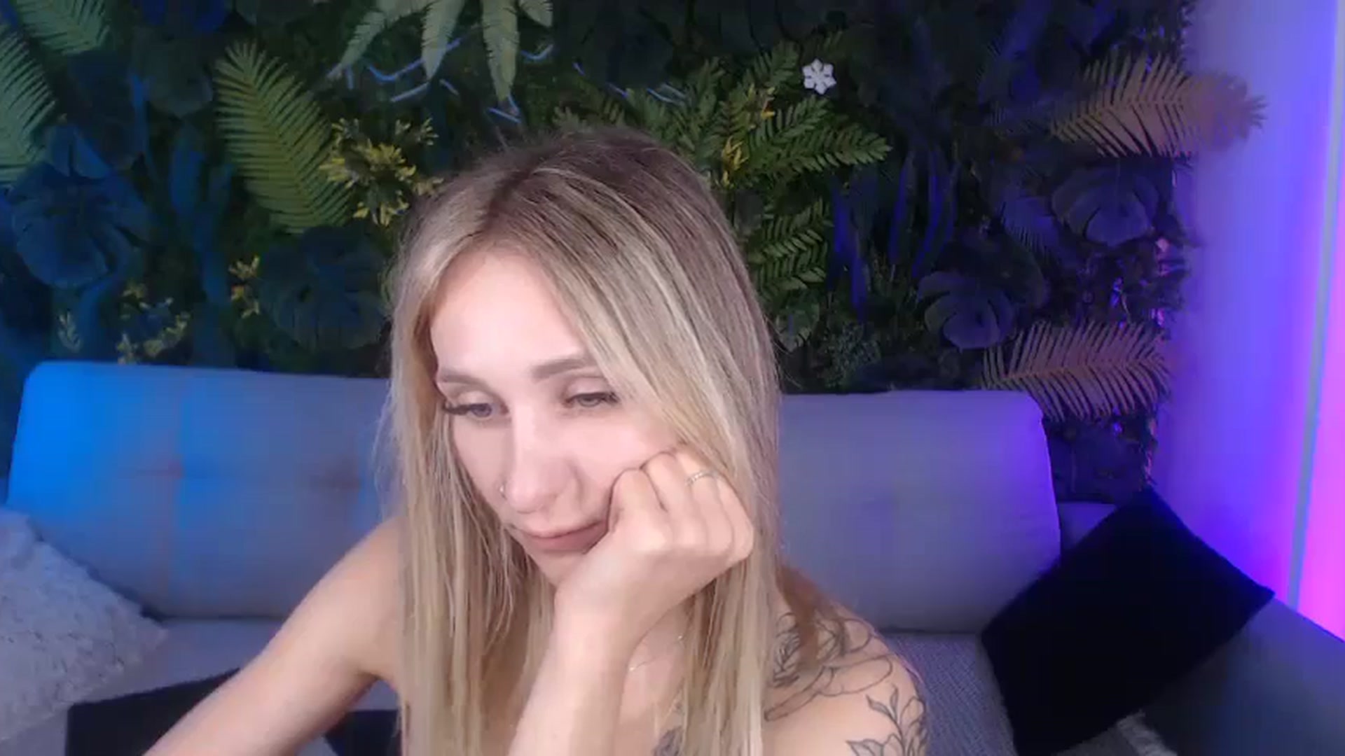 Gallery image thumbnail from Horny_Blond's myfreecams stream on, 09/15/2024, 12:18 image 15 of 20