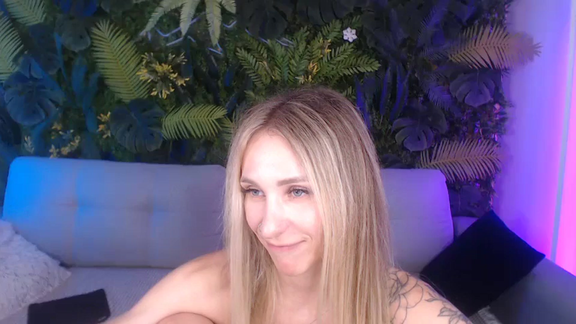 Gallery image thumbnail from Horny_Blond's myfreecams stream on, 09/15/2024, 12:30 image 1 of 20