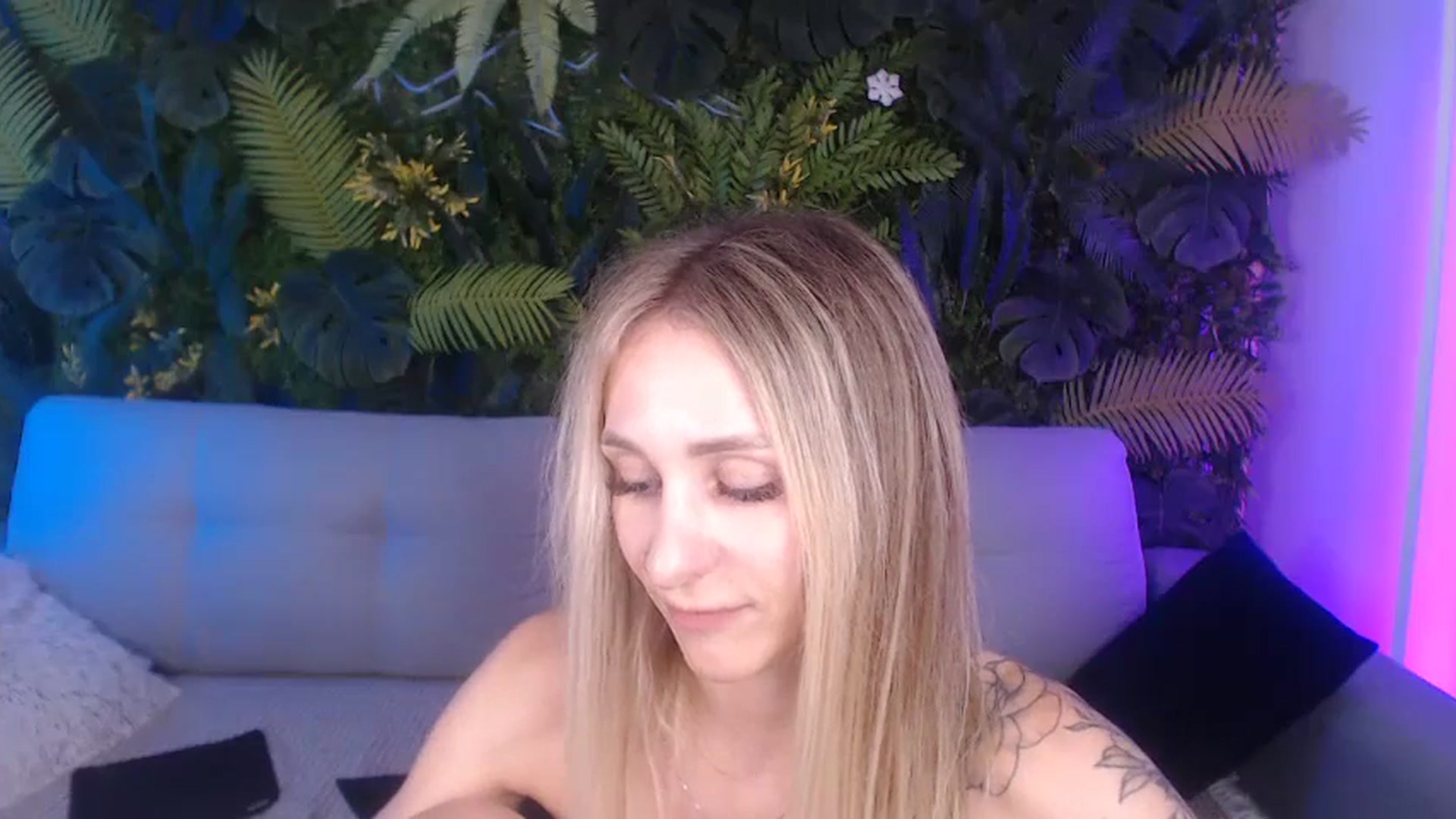 Gallery image thumbnail from Horny_Blond's myfreecams stream on, 09/15/2024, 12:30 image 5 of 20