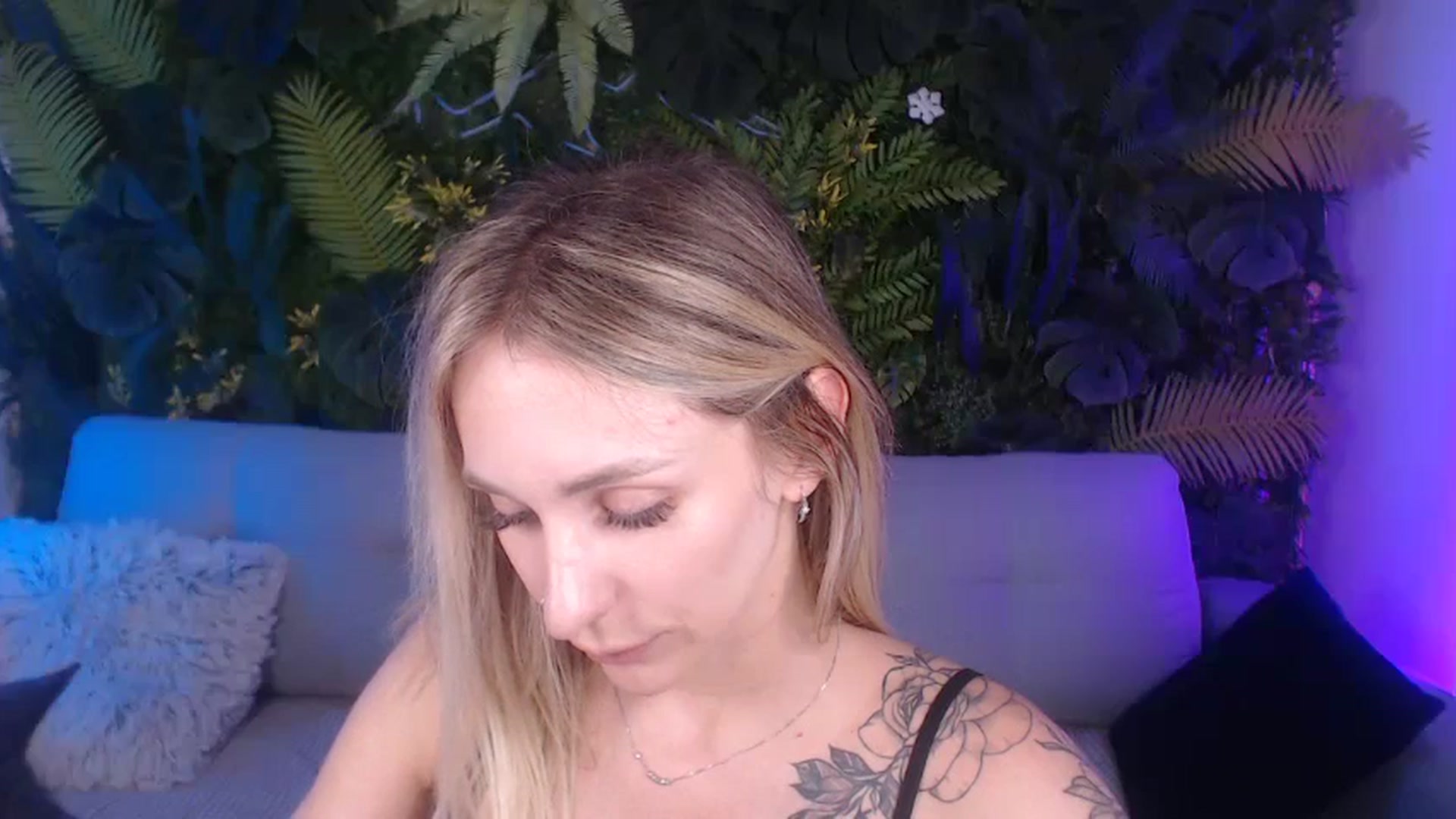 Gallery image thumbnail from Horny_Blond's myfreecams stream on, 09/16/2024, 11:17 image 5 of 20