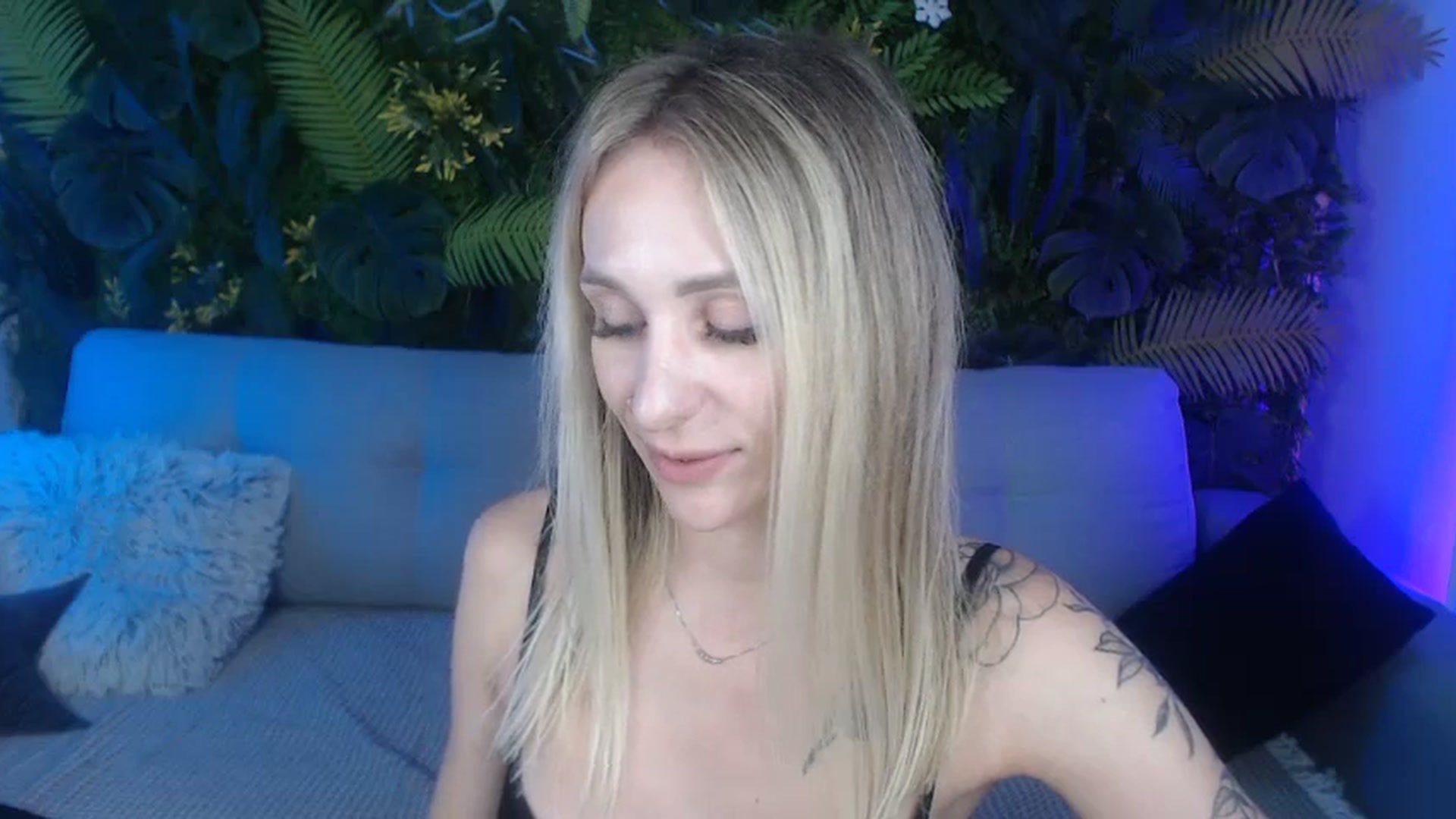 Gallery image thumbnail from Horny_Blond's myfreecams stream on, 09/16/2024, 11:17 image 8 of 20