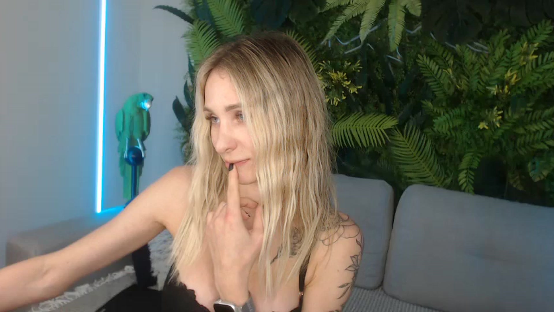 Gallery image thumbnail from Horny_Blond's myfreecams stream on, 09/25/2024, 10:30 image 17 of 20