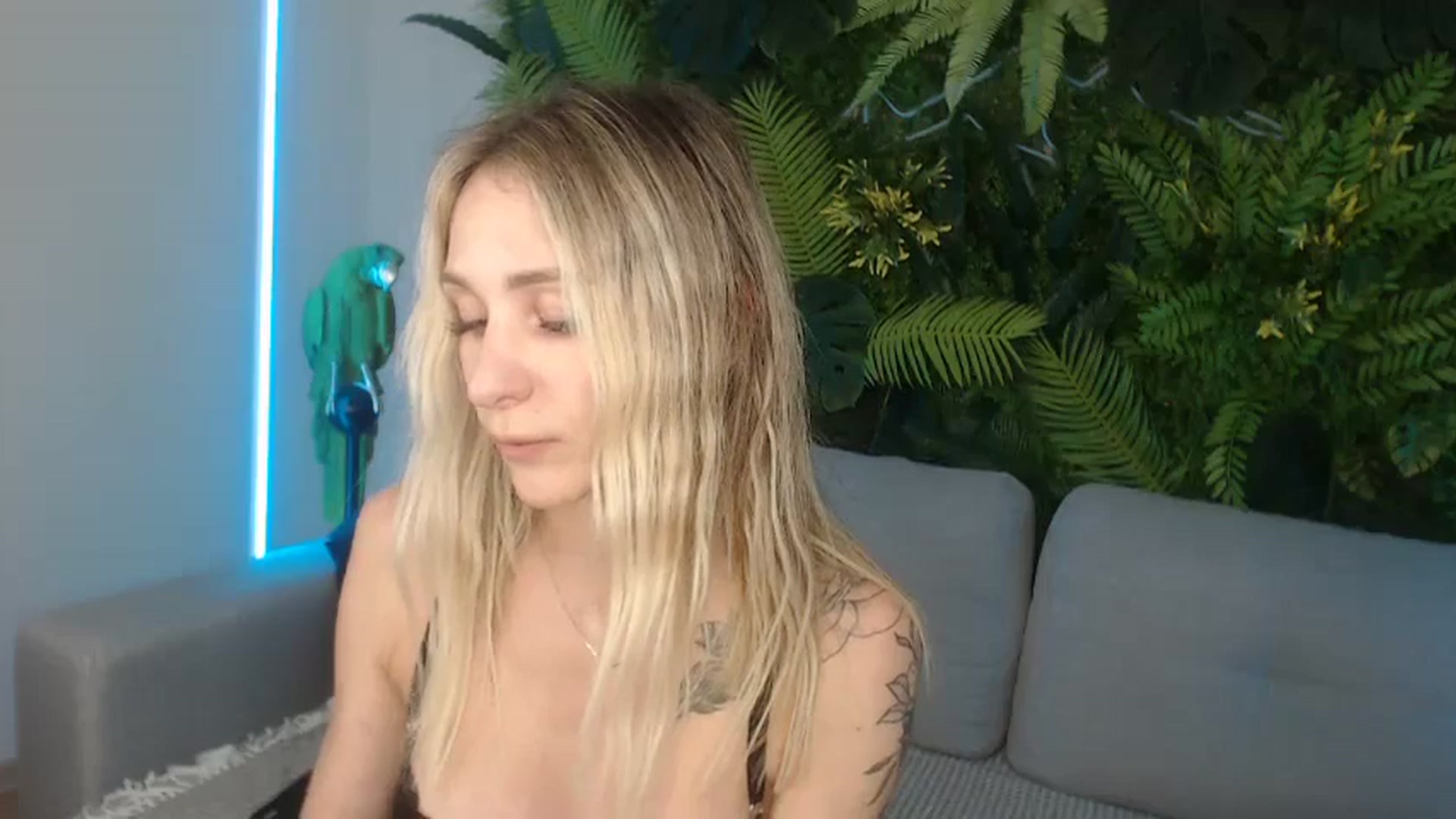 Gallery image thumbnail from Horny_Blond's myfreecams stream on, 09/25/2024, 10:30 image 19 of 20