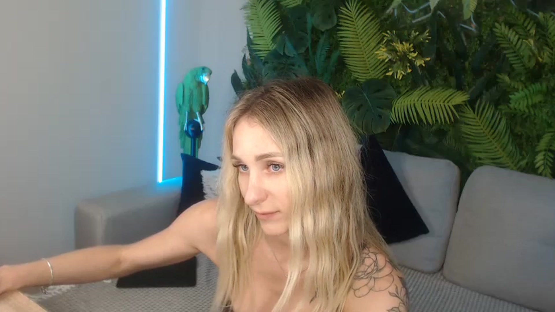 Gallery image thumbnail from Horny_Blond's myfreecams stream on, 09/25/2024, 11:25 image 16 of 20