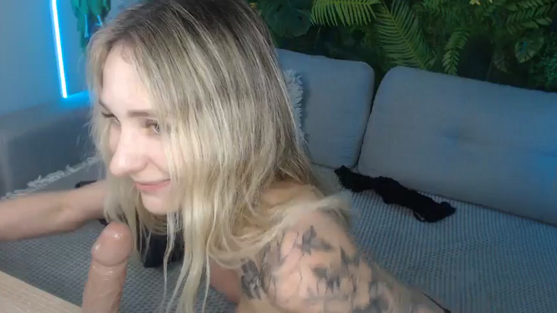 Gallery image thumbnail from Horny_Blond's myfreecams stream on, 09/25/2024, 13:27 image 15 of 20