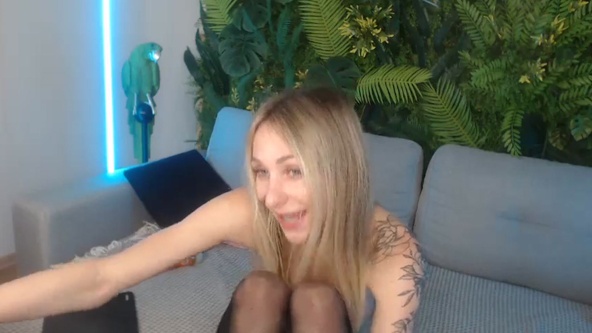 Gallery image thumbnail from Horny_Blond's myfreecams stream on, 09/28/2024, 13:48 image 10 of 20