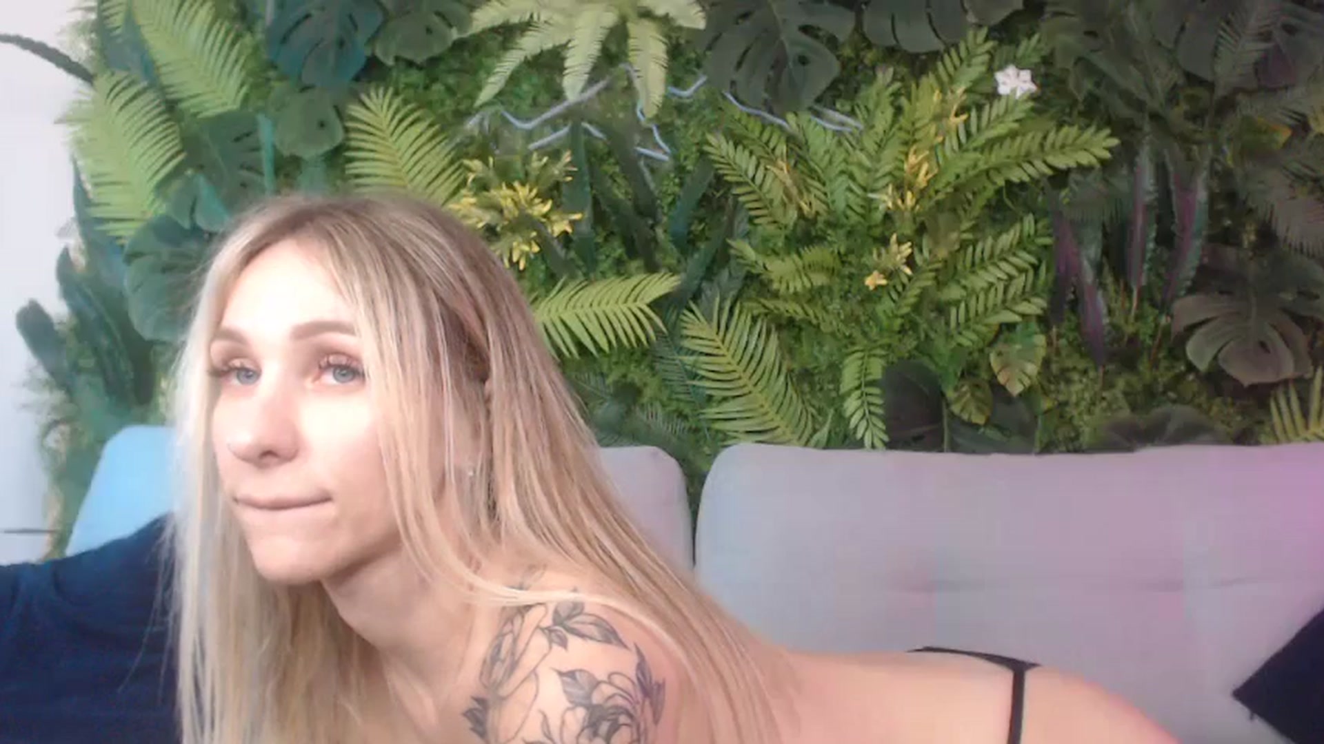 Gallery image thumbnail from Horny_Blond's myfreecams stream on, 10/11/2024, 10:46 image 15 of 20
