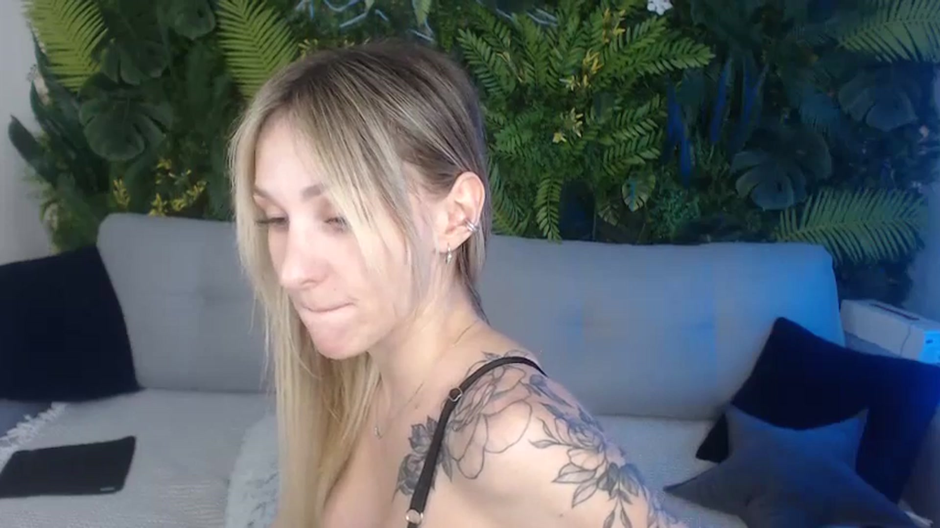 Gallery image thumbnail from Horny_Blond's myfreecams stream on, 10/18/2024, 09:54 image 7 of 20