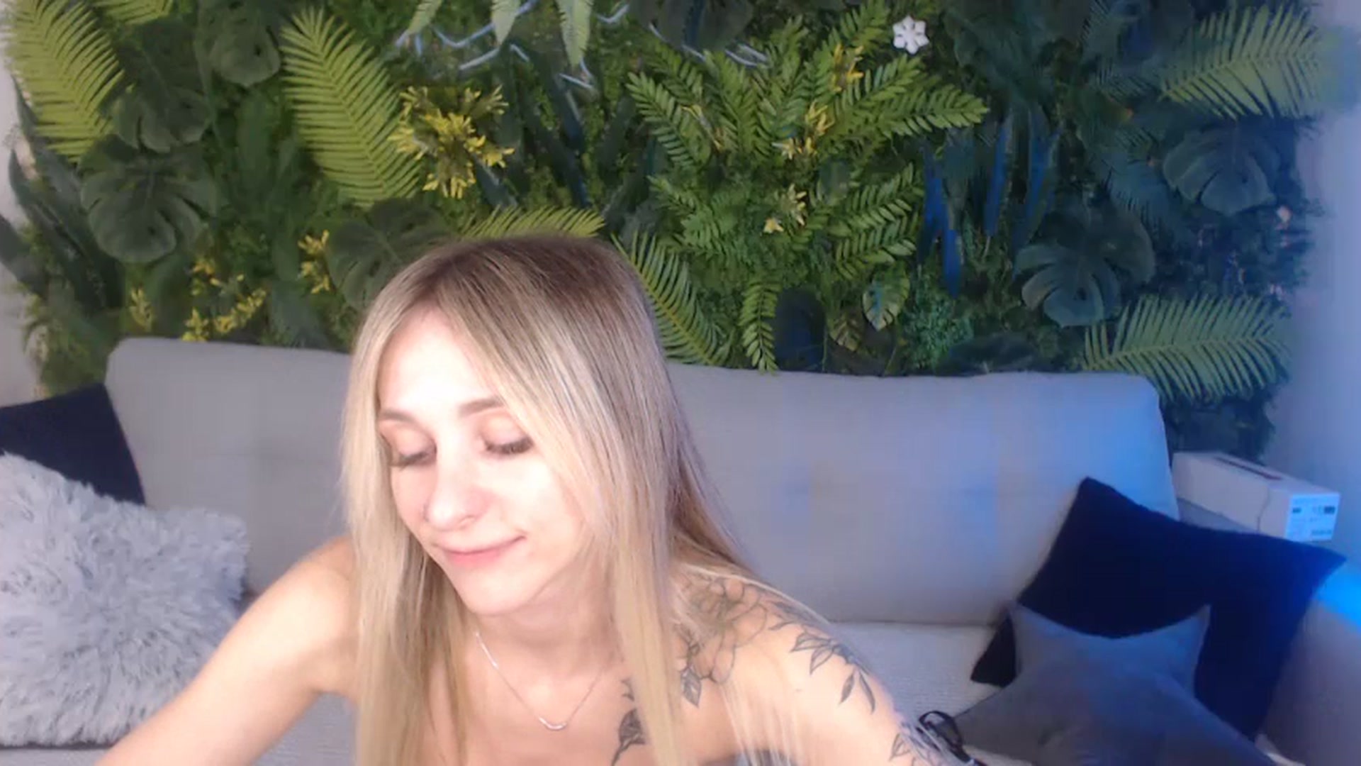 Gallery image thumbnail from Horny_Blond's myfreecams stream on, 10/18/2024, 10:21 image 2 of 20