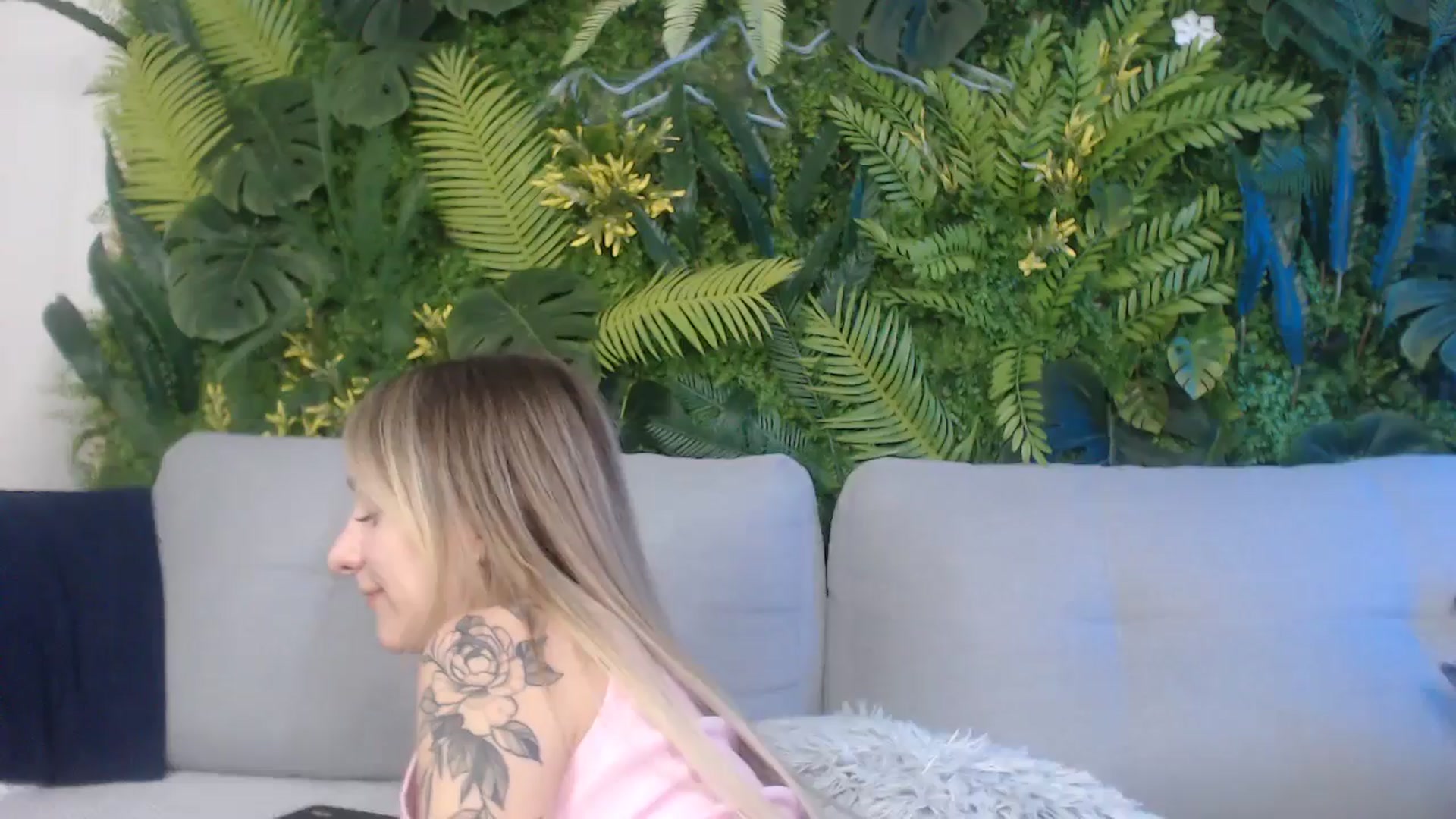 Gallery image thumbnail from Horny_Blond's myfreecams stream on, 10/19/2024, 09:18 image 19 of 20