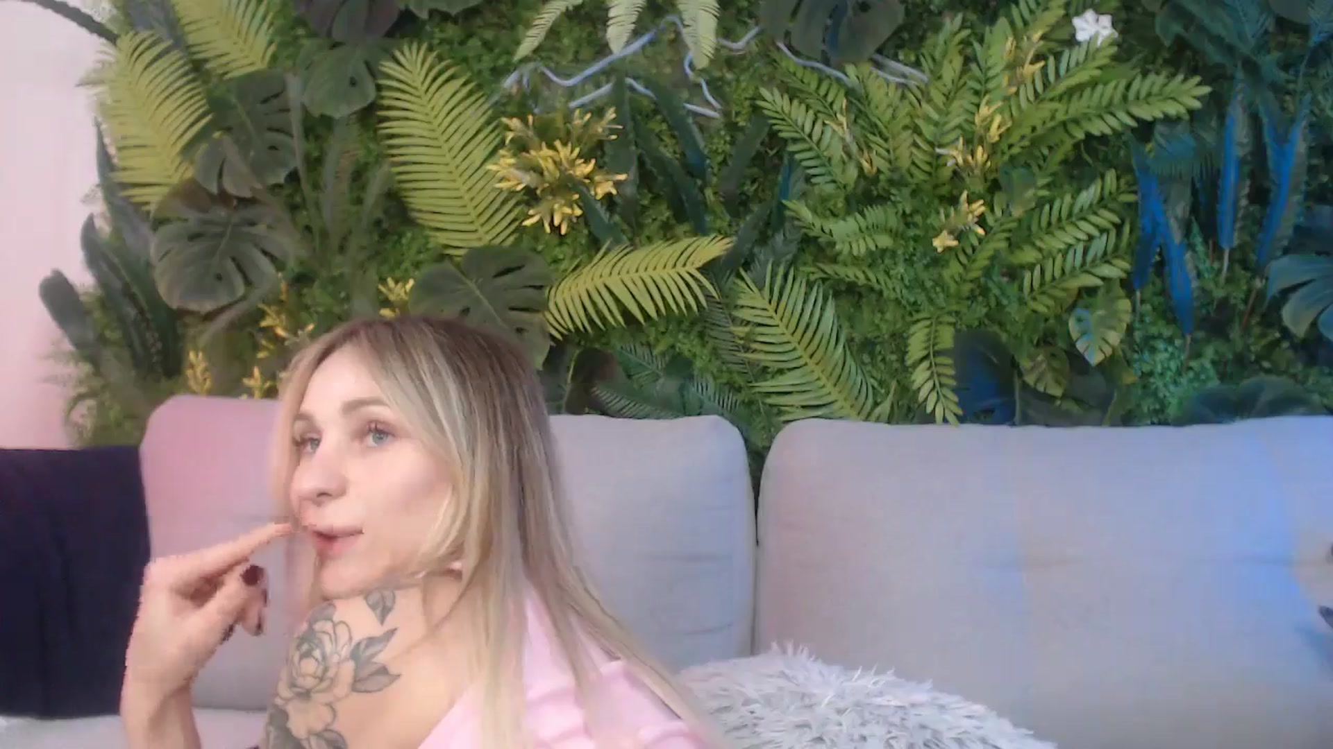 Gallery image thumbnail from Horny_Blond's myfreecams stream on, 10/19/2024, 09:18 image 18 of 20