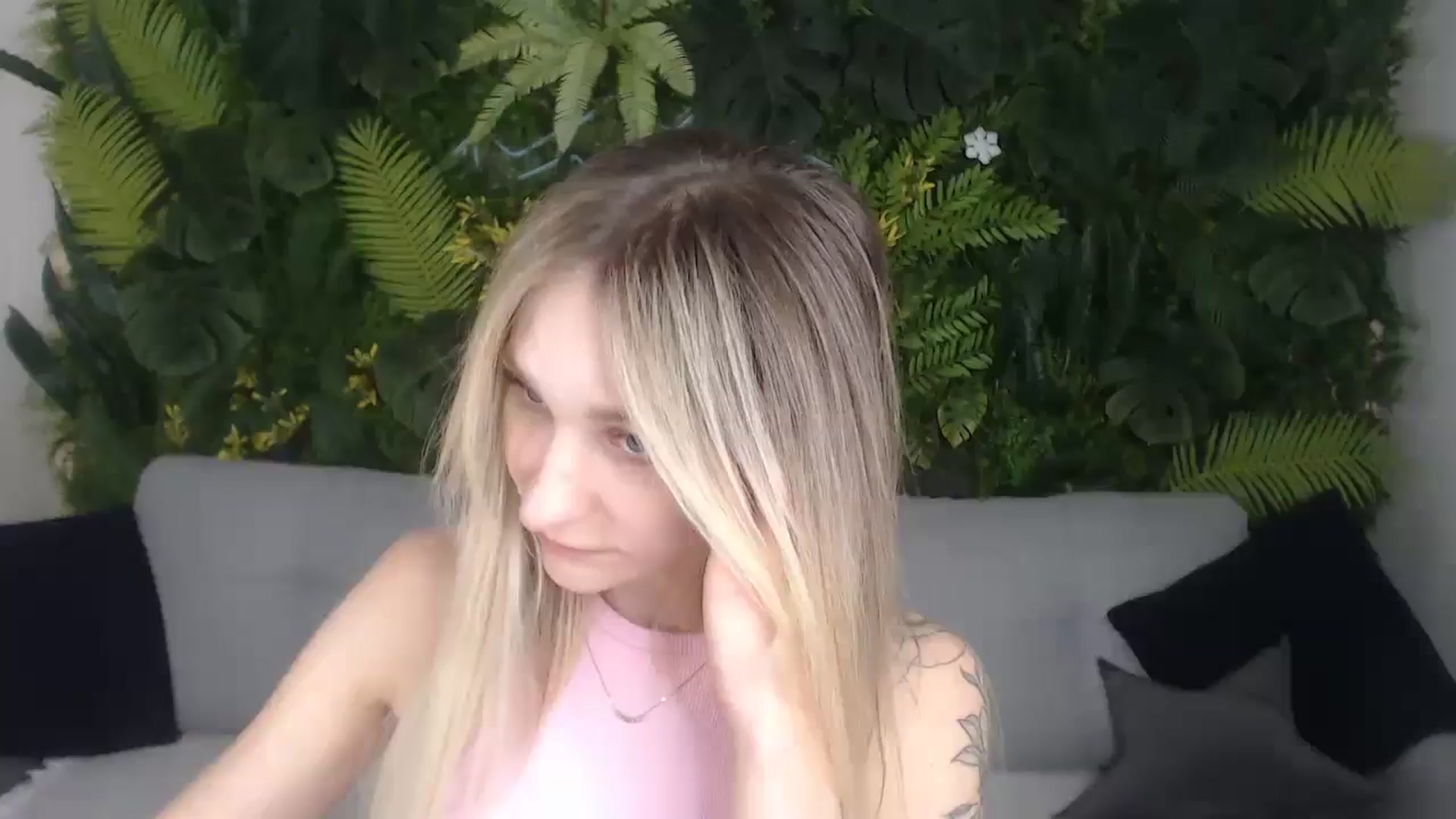 Gallery image thumbnail from Horny_Blond's myfreecams stream on, 10/19/2024, 09:44 image 17 of 20