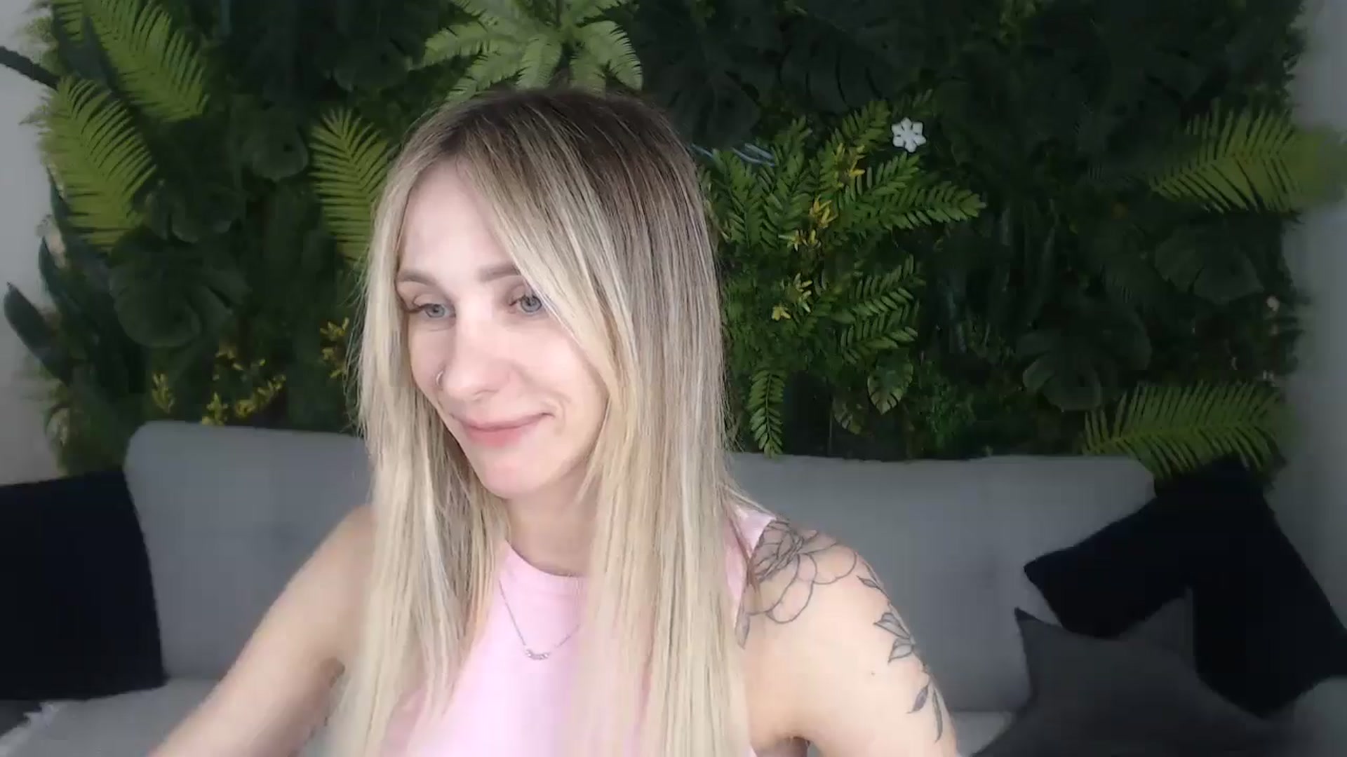 Gallery image thumbnail from Horny_Blond's myfreecams stream on, 10/19/2024, 09:44 image 8 of 20