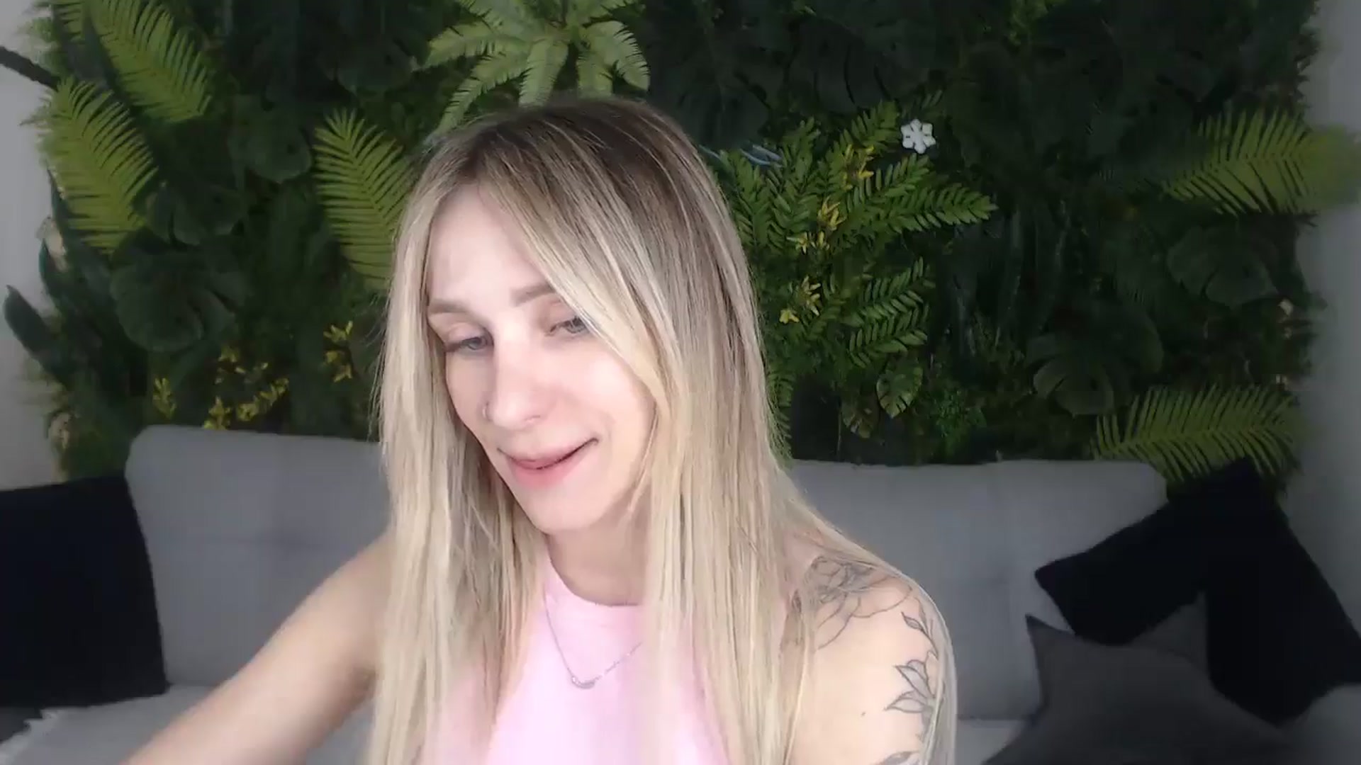 Gallery image thumbnail from Horny_Blond's myfreecams stream on, 10/19/2024, 09:44 image 10 of 20