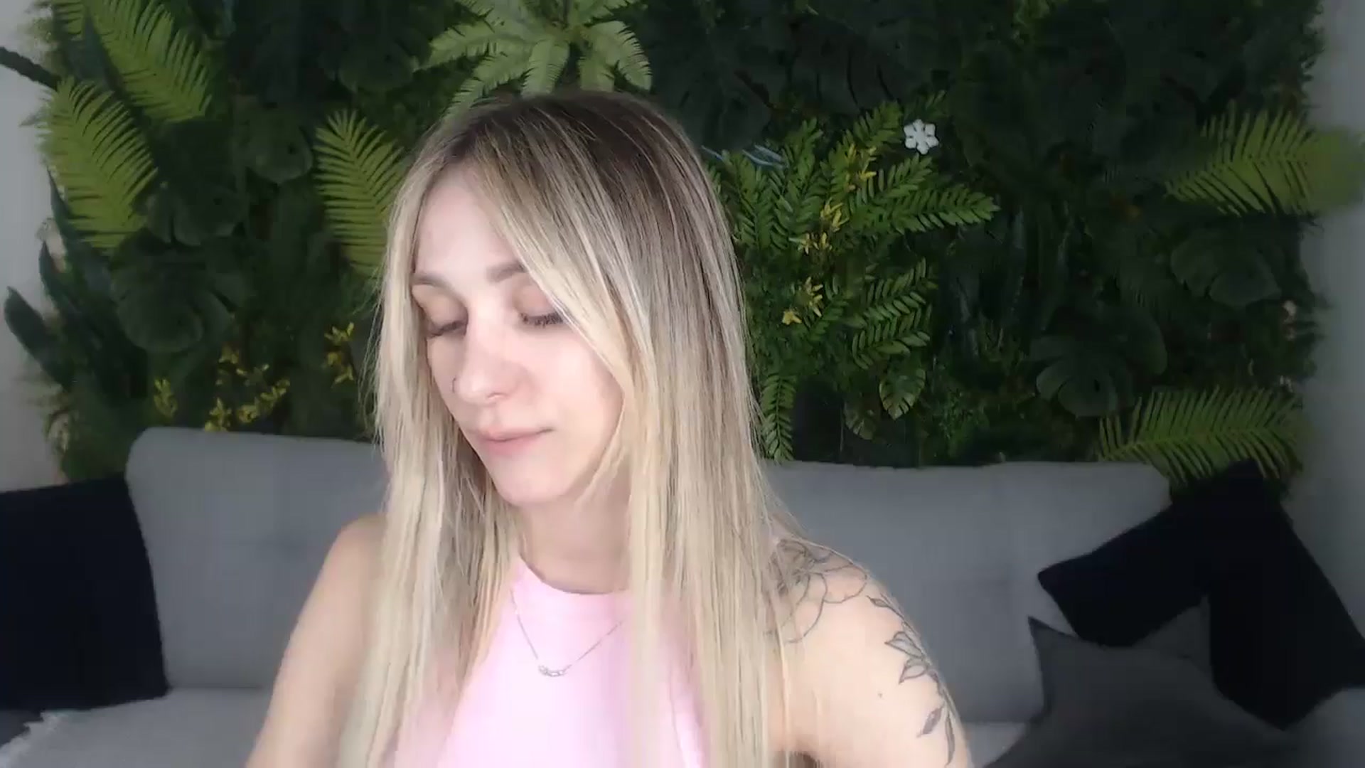 Gallery image thumbnail from Horny_Blond's myfreecams stream on, 10/19/2024, 09:44 image 12 of 20