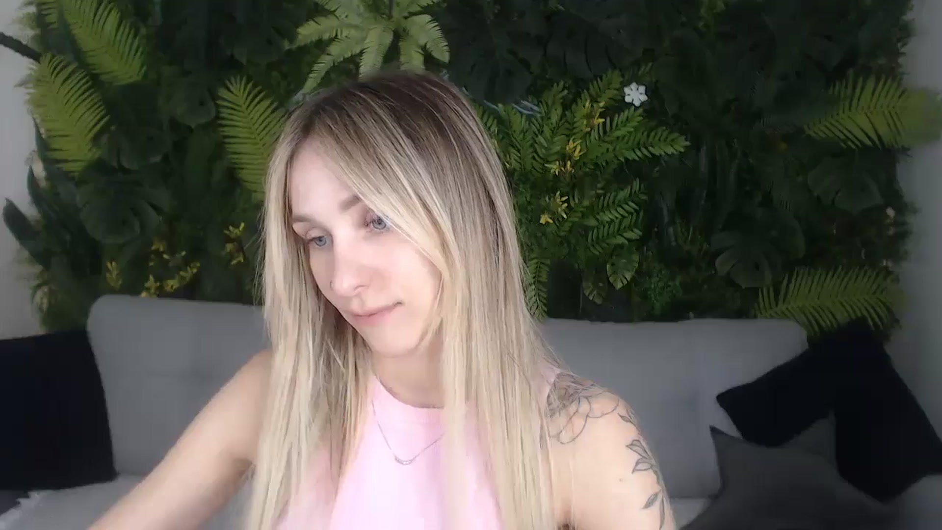 Gallery image thumbnail from Horny_Blond's myfreecams stream on, 10/19/2024, 09:44 image 13 of 20