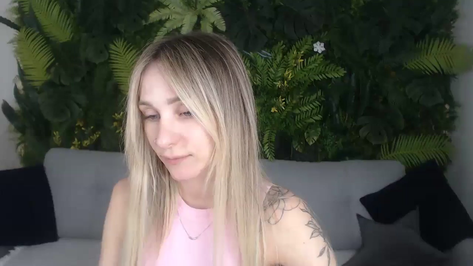 Gallery image thumbnail from Horny_Blond's myfreecams stream on, 10/19/2024, 09:44 image 14 of 20