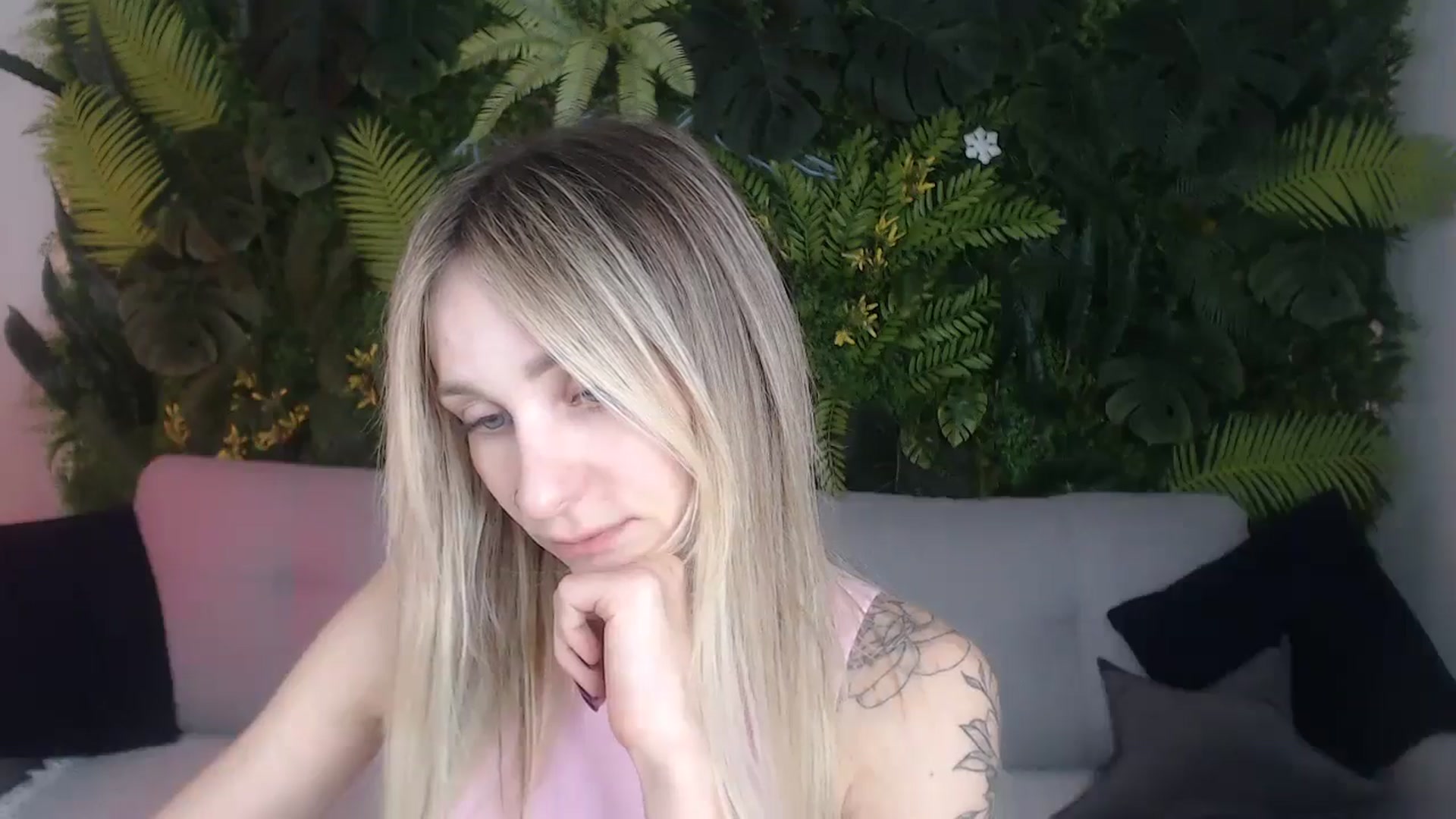 Gallery image thumbnail from Horny_Blond's myfreecams stream on, 10/19/2024, 09:44 image 18 of 20