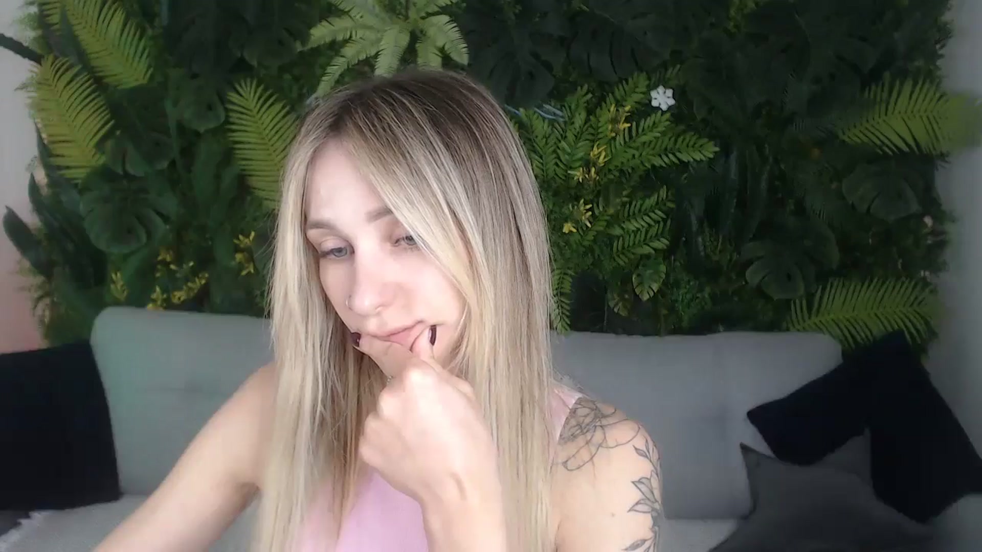 Gallery image thumbnail from Horny_Blond's myfreecams stream on, 10/19/2024, 09:44 image 19 of 20