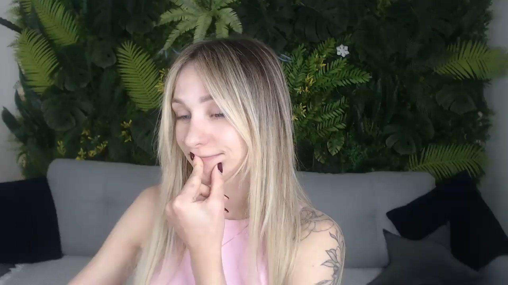 Gallery image thumbnail from Horny_Blond's myfreecams stream on, 10/19/2024, 09:44 image 11 of 20