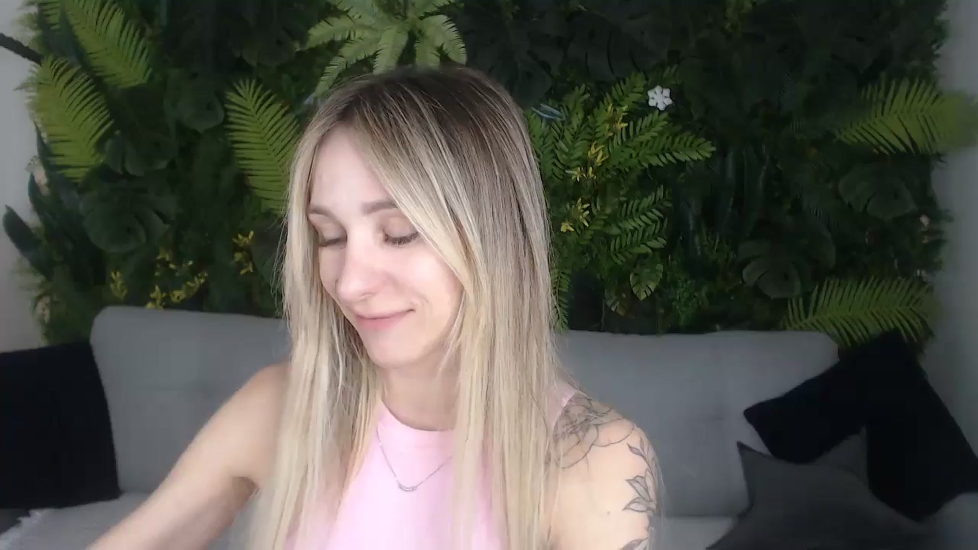 Gallery image thumbnail from Horny_Blond's myfreecams stream on, 10/19/2024, 09:44 image 15 of 20