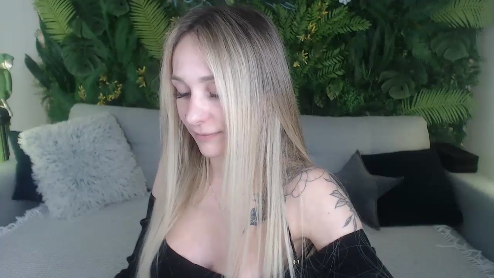 Gallery image thumbnail from Horny_Blond's myfreecams stream on, 10/23/2024, 13:02 image 10 of 20