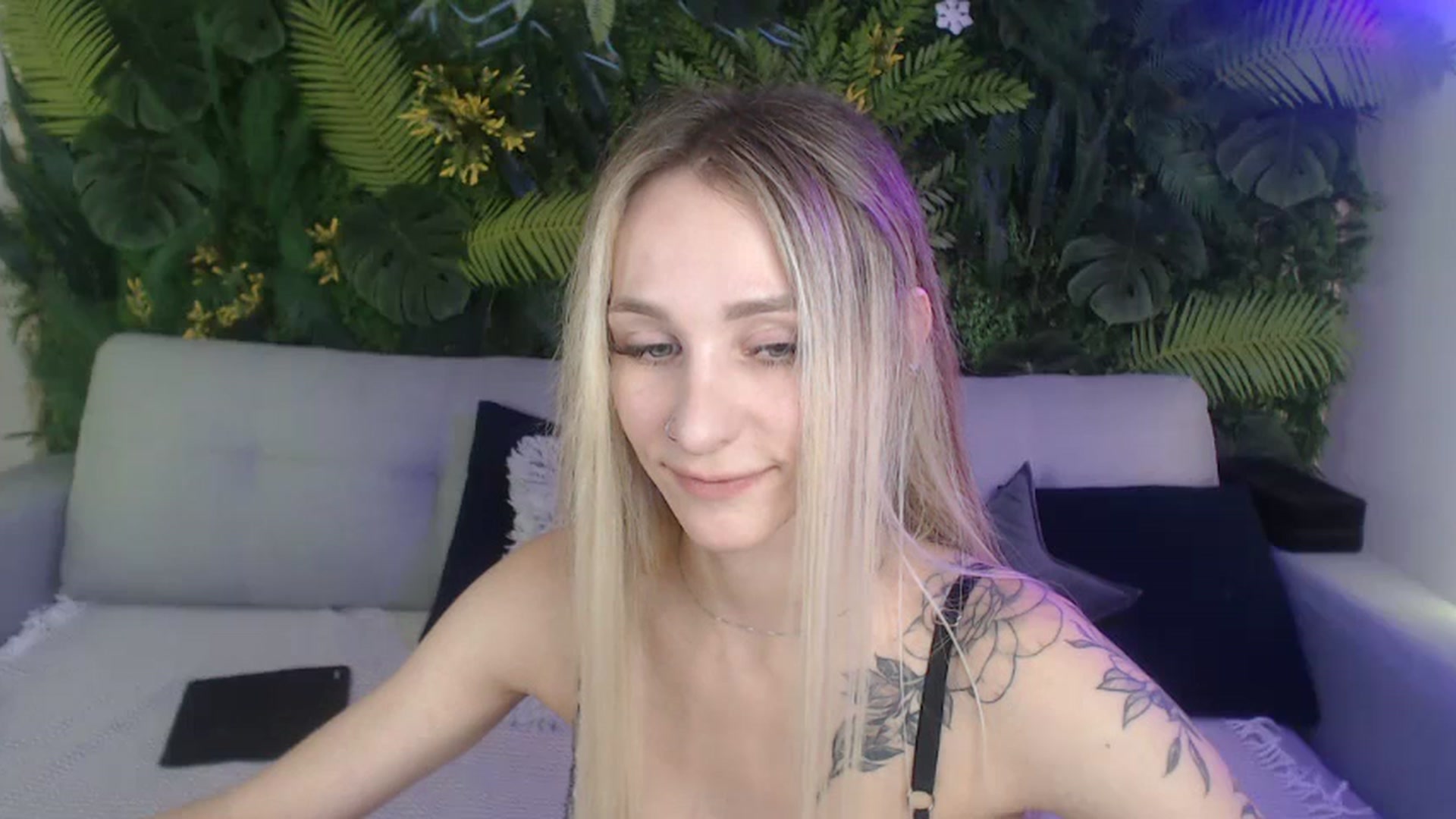 Gallery image thumbnail from Horny_Blond's myfreecams stream on, 10/25/2024, 08:52 image 18 of 20