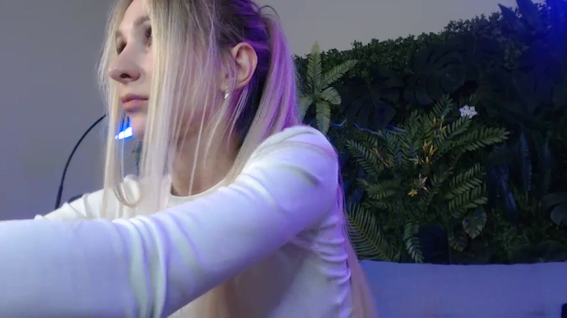 Gallery image thumbnail from Horny_Blond's myfreecams stream on, 10/29/2024, 13:17 image 12 of 20
