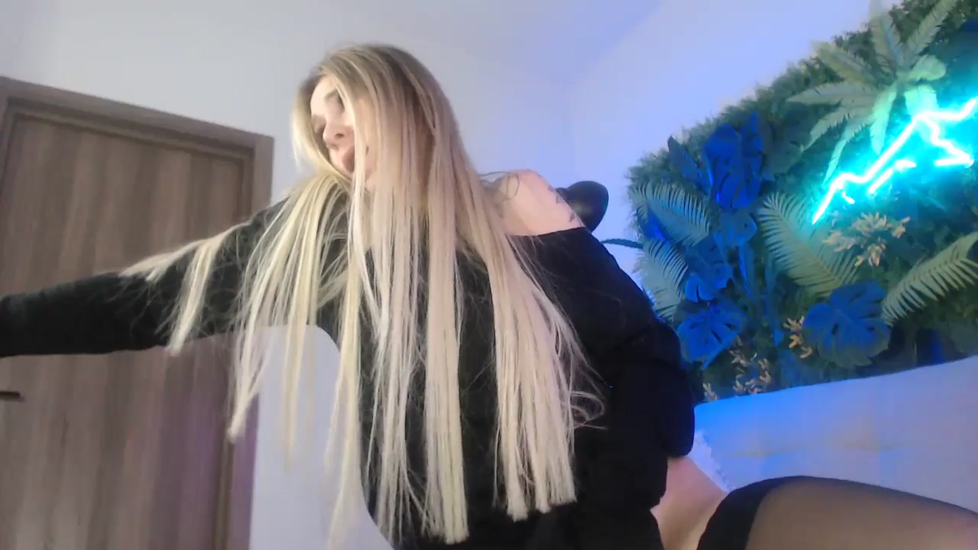 Gallery image thumbnail from Horny_Blond's myfreecams stream on, 11/01/2024, 14:00 image 17 of 20
