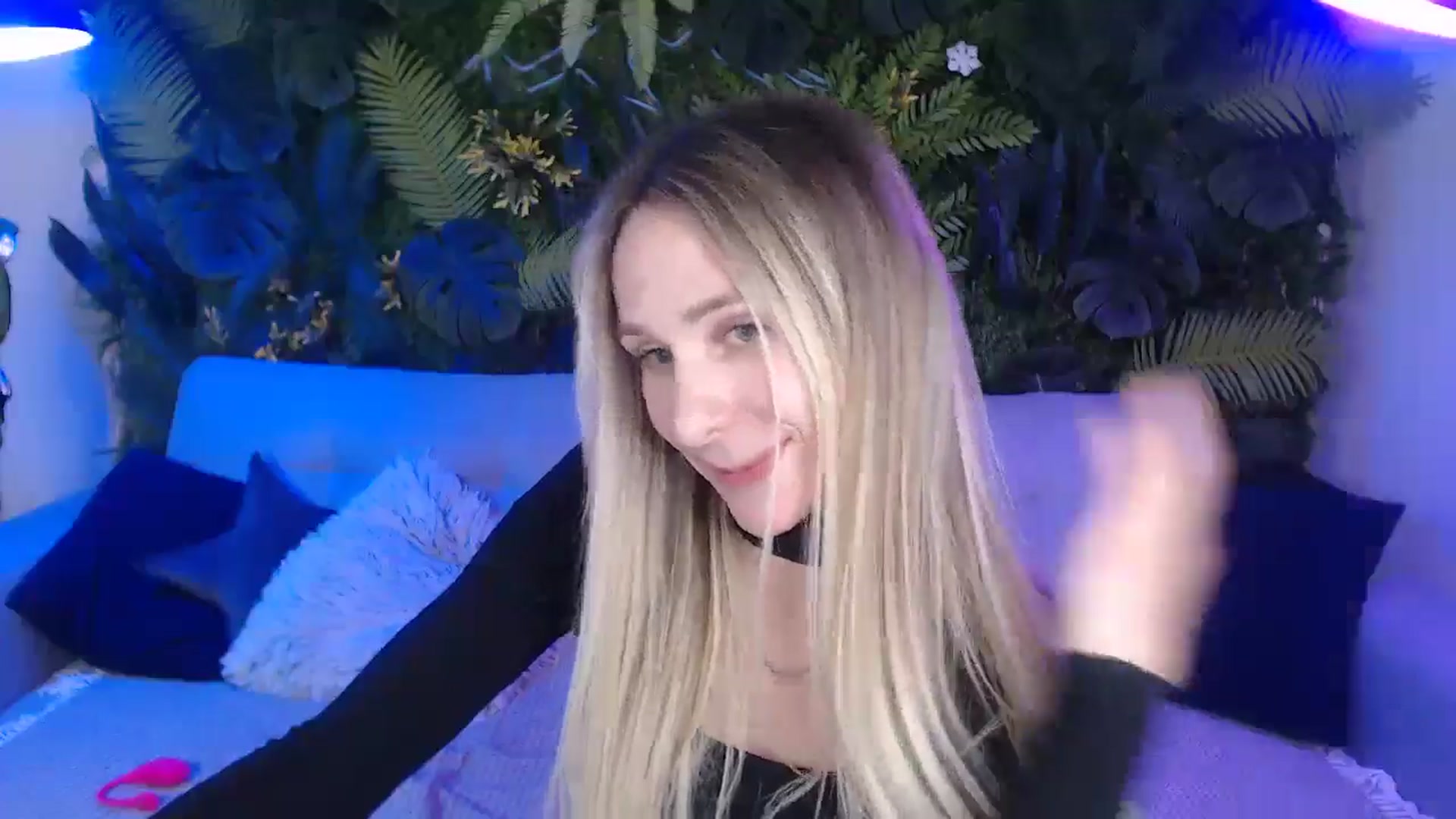 Gallery image thumbnail from Horny_Blond's myfreecams stream on, 11/09/2024, 12:46 image 18 of 20