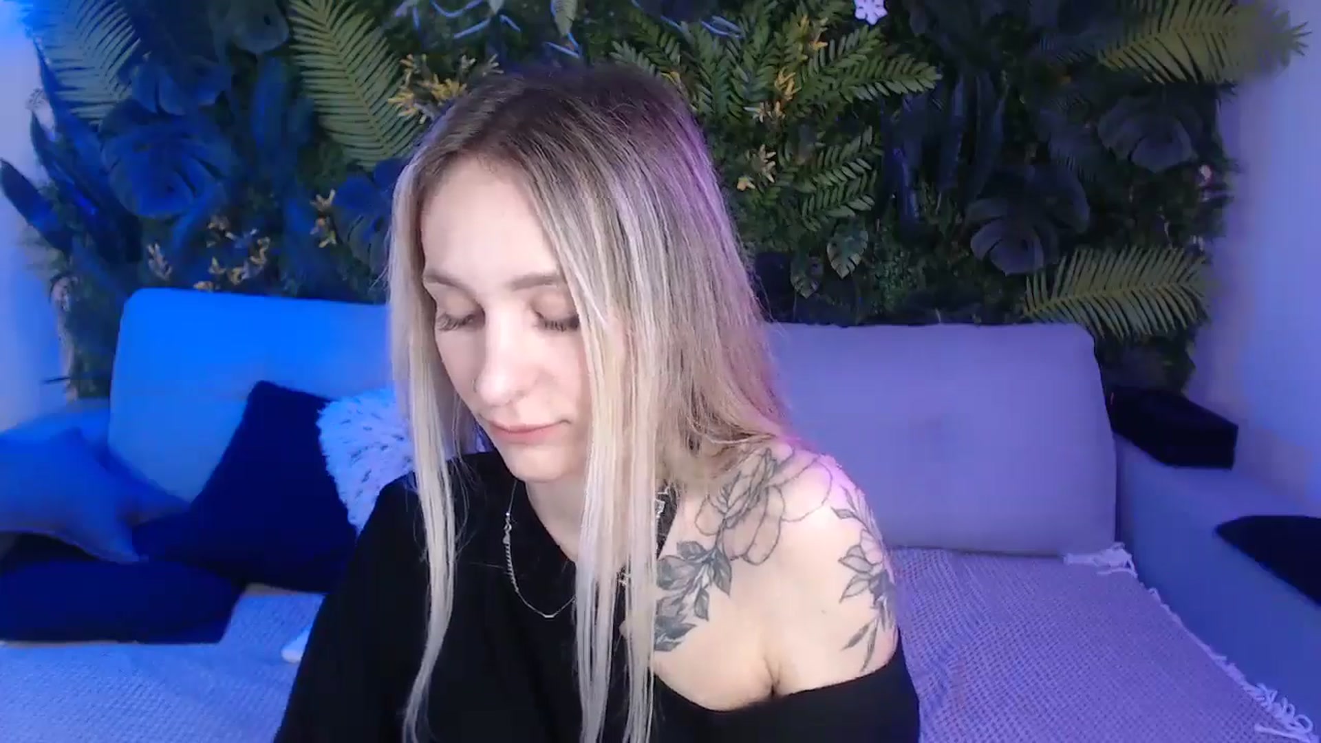 Gallery image thumbnail from Horny_Blond's myfreecams stream on, 11/13/2024, 10:28 image 19 of 20