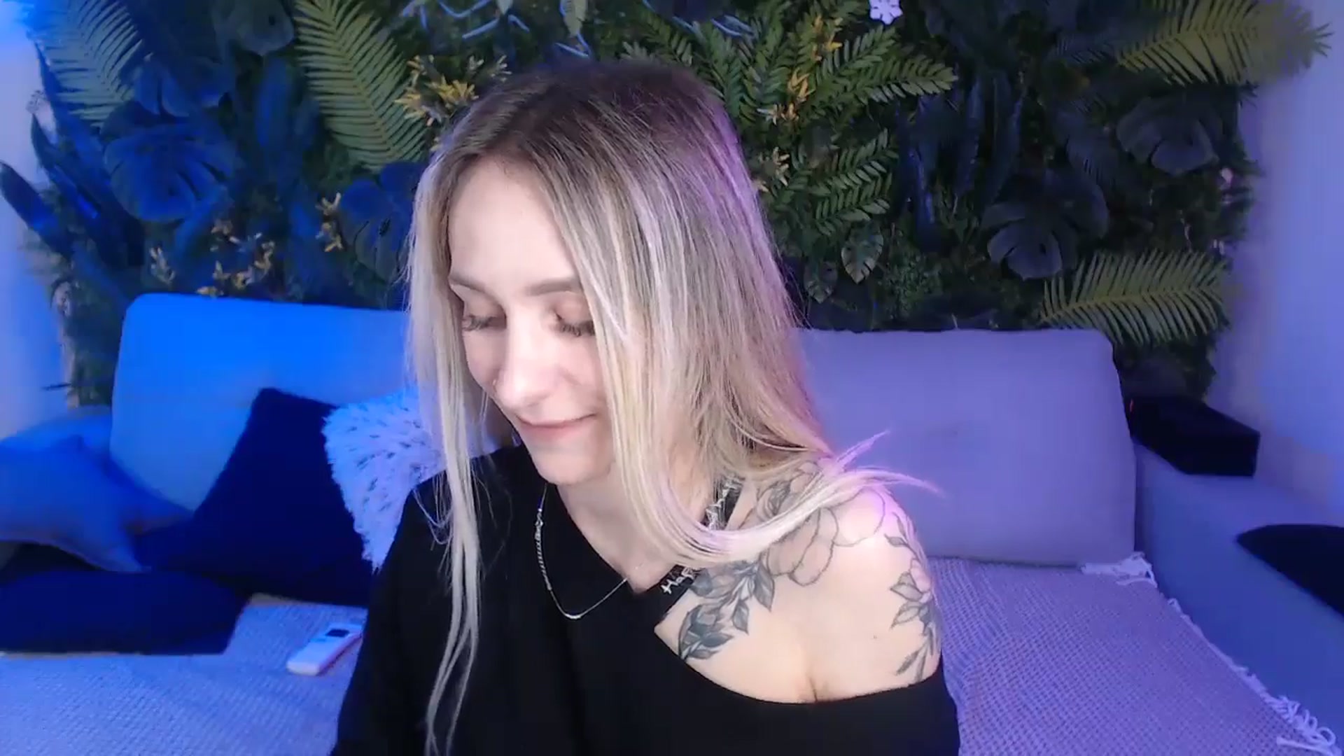 Gallery image thumbnail from Horny_Blond's myfreecams stream on, 11/13/2024, 10:28 image 18 of 20