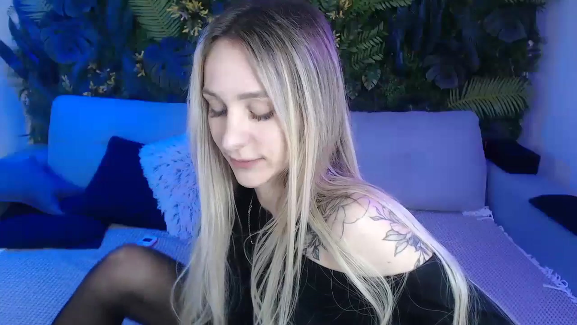 Gallery image thumbnail from Horny_Blond's myfreecams stream on, 11/13/2024, 10:28 image 14 of 20