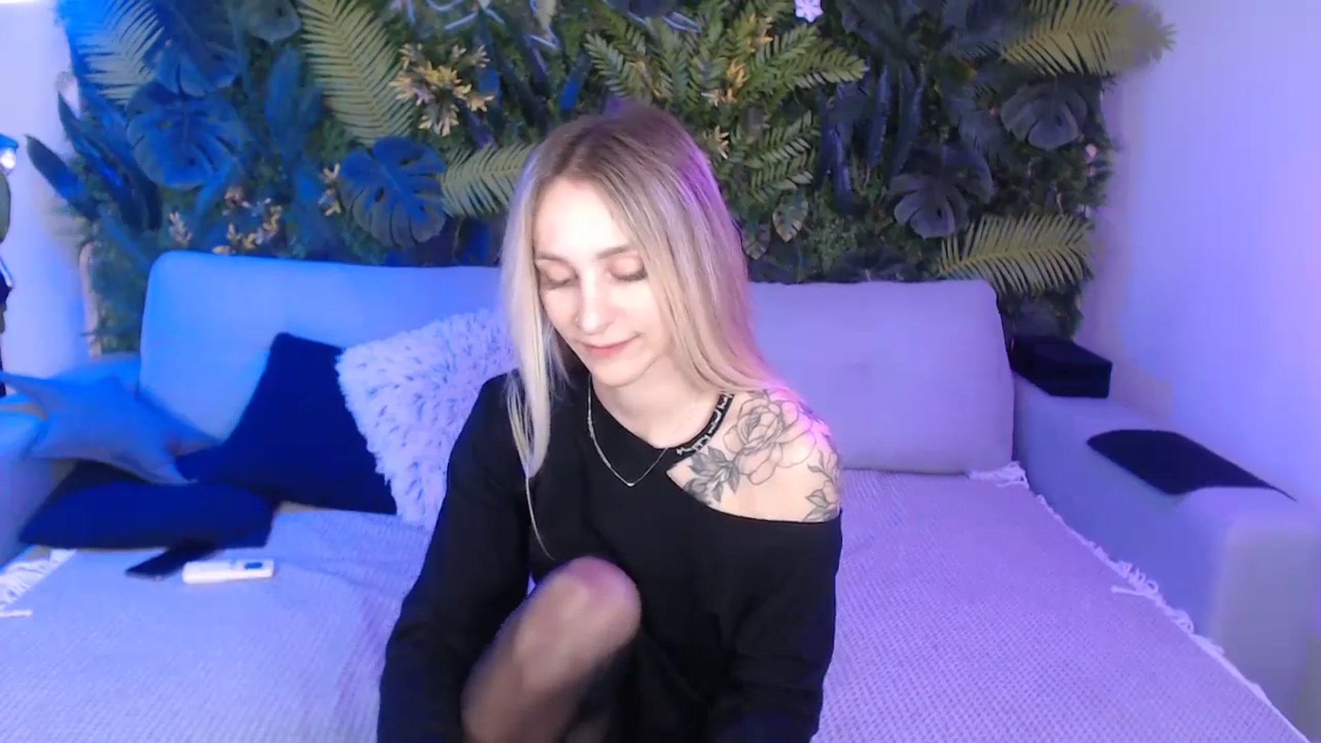 Gallery image thumbnail from Horny_Blond's myfreecams stream on, 11/13/2024, 11:28 image 10 of 20