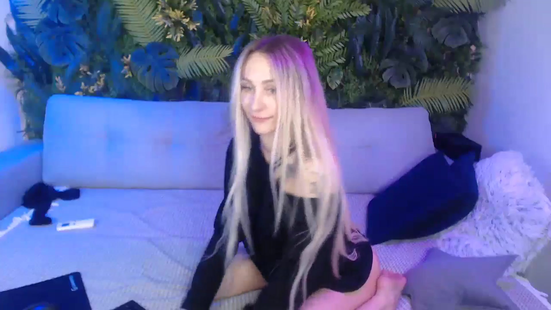 Gallery image thumbnail from Horny_Blond's myfreecams stream on, 11/13/2024, 13:28 image 2 of 20