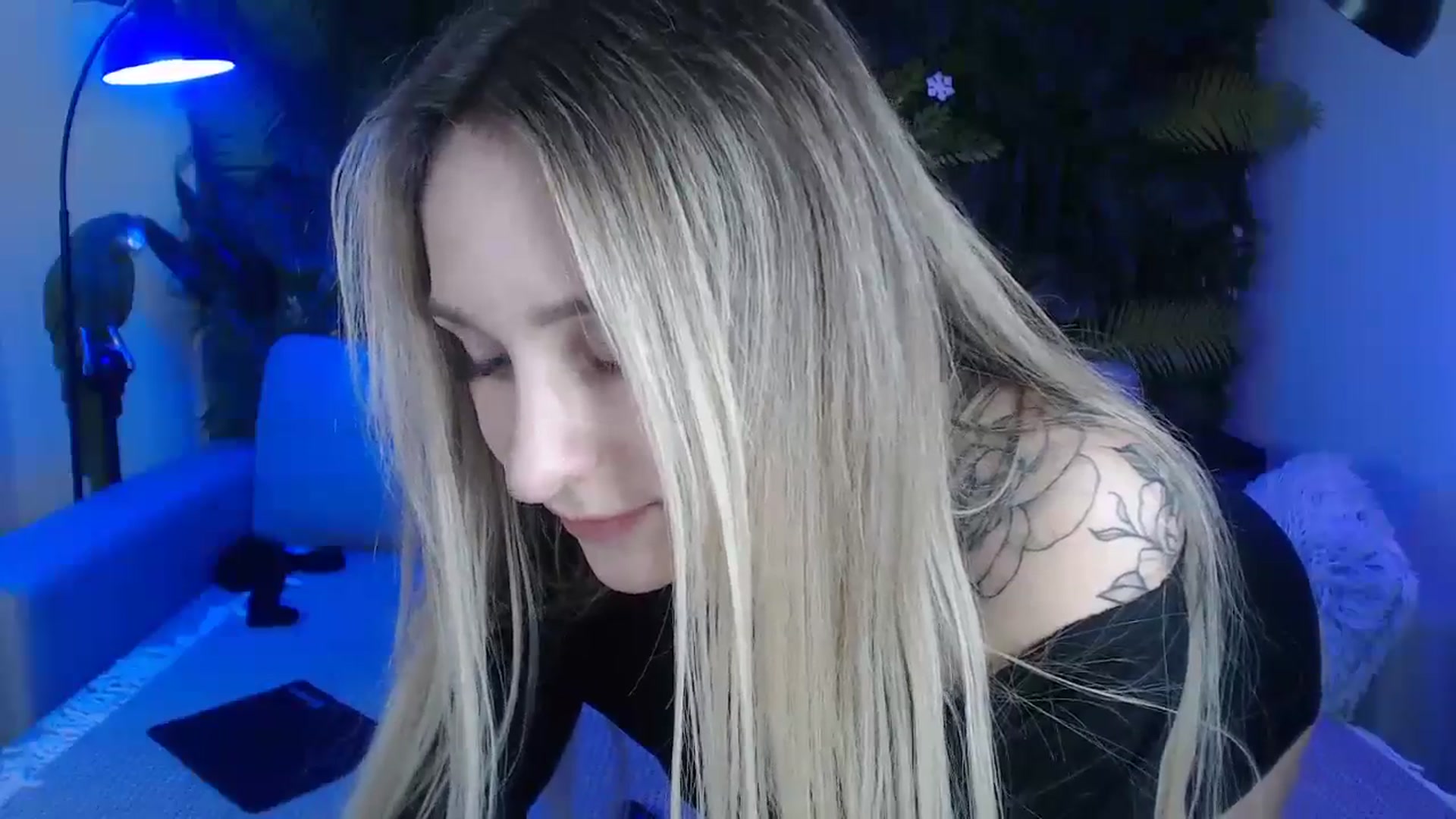 Gallery image thumbnail from Horny_Blond's myfreecams stream on, 11/13/2024, 13:28 image 18 of 20