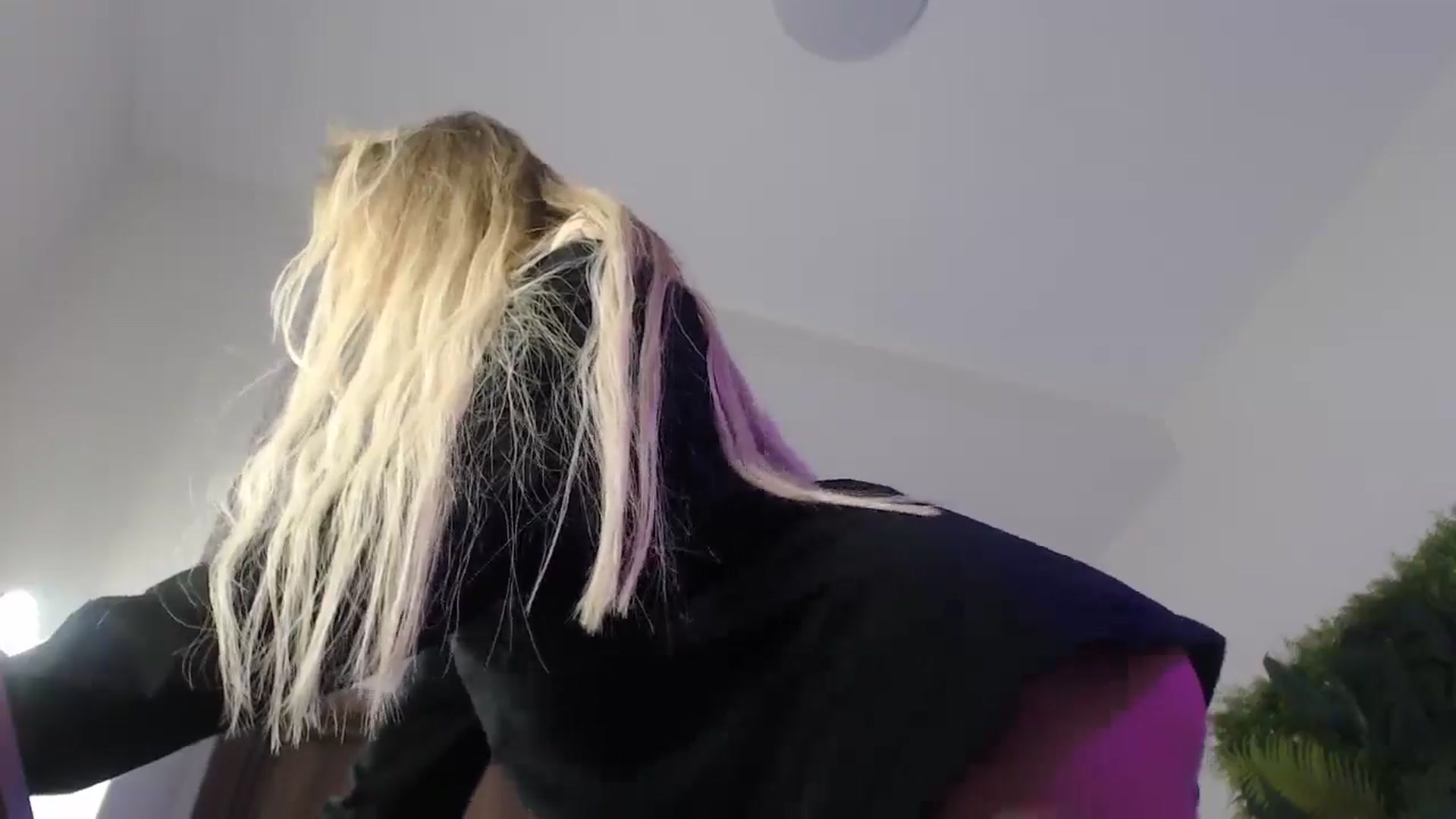 Gallery image thumbnail from Horny_Blond's myfreecams stream on, 11/13/2024, 13:28 image 15 of 20