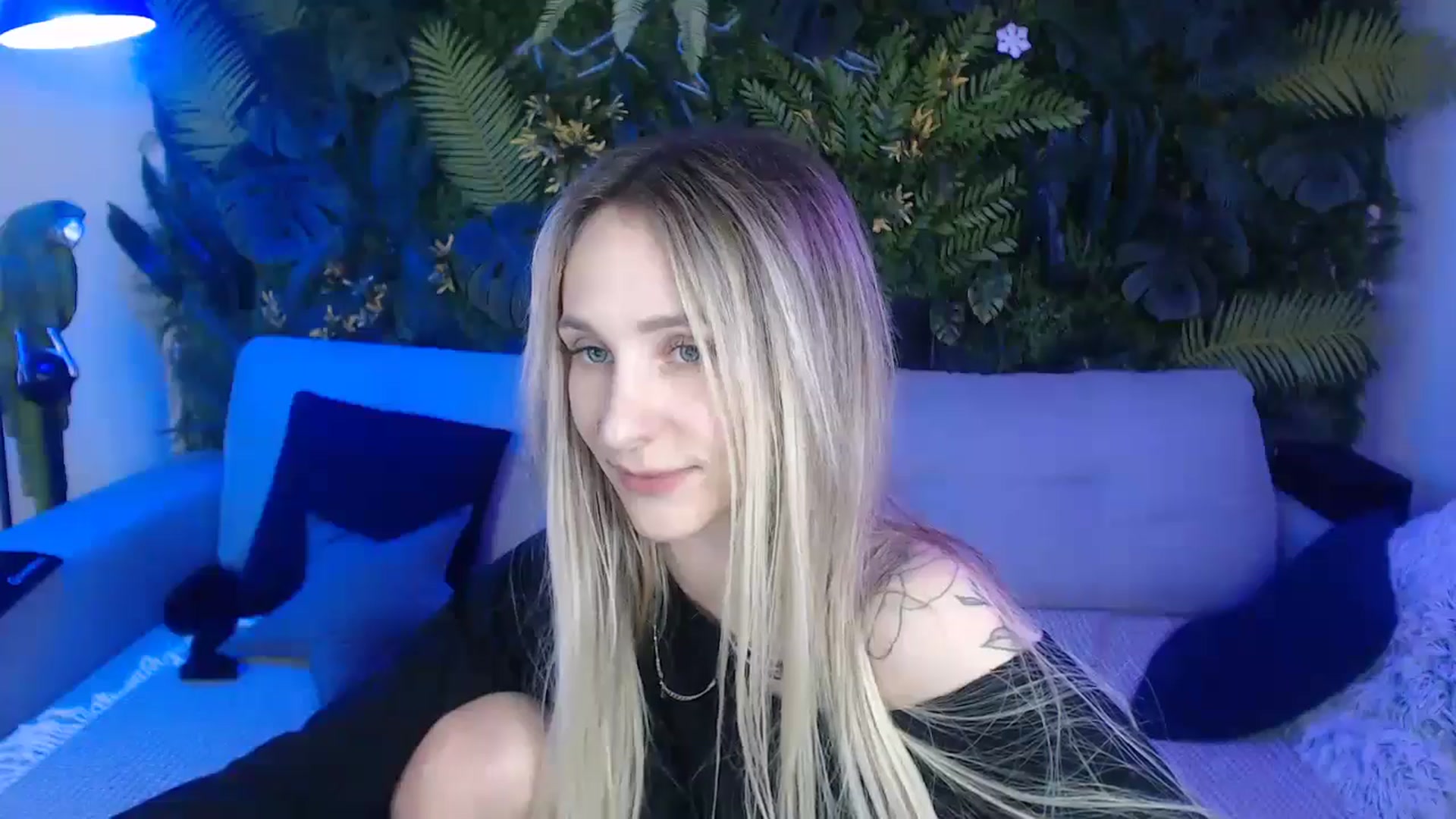 Gallery image thumbnail from Horny_Blond's myfreecams stream on, 11/13/2024, 14:13 image 15 of 20