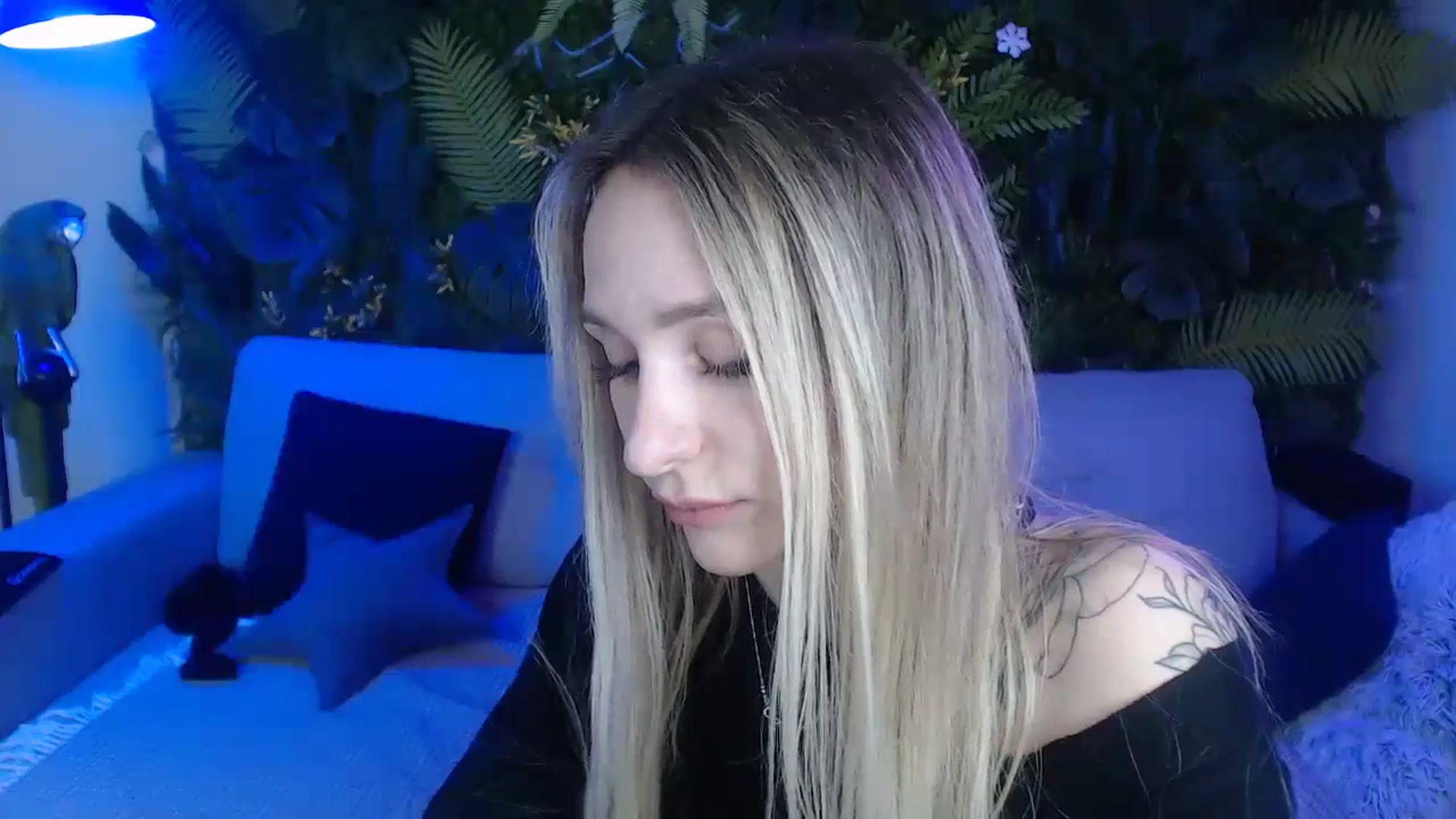 Gallery image thumbnail from Horny_Blond's myfreecams stream on, 11/13/2024, 14:13 image 4 of 20