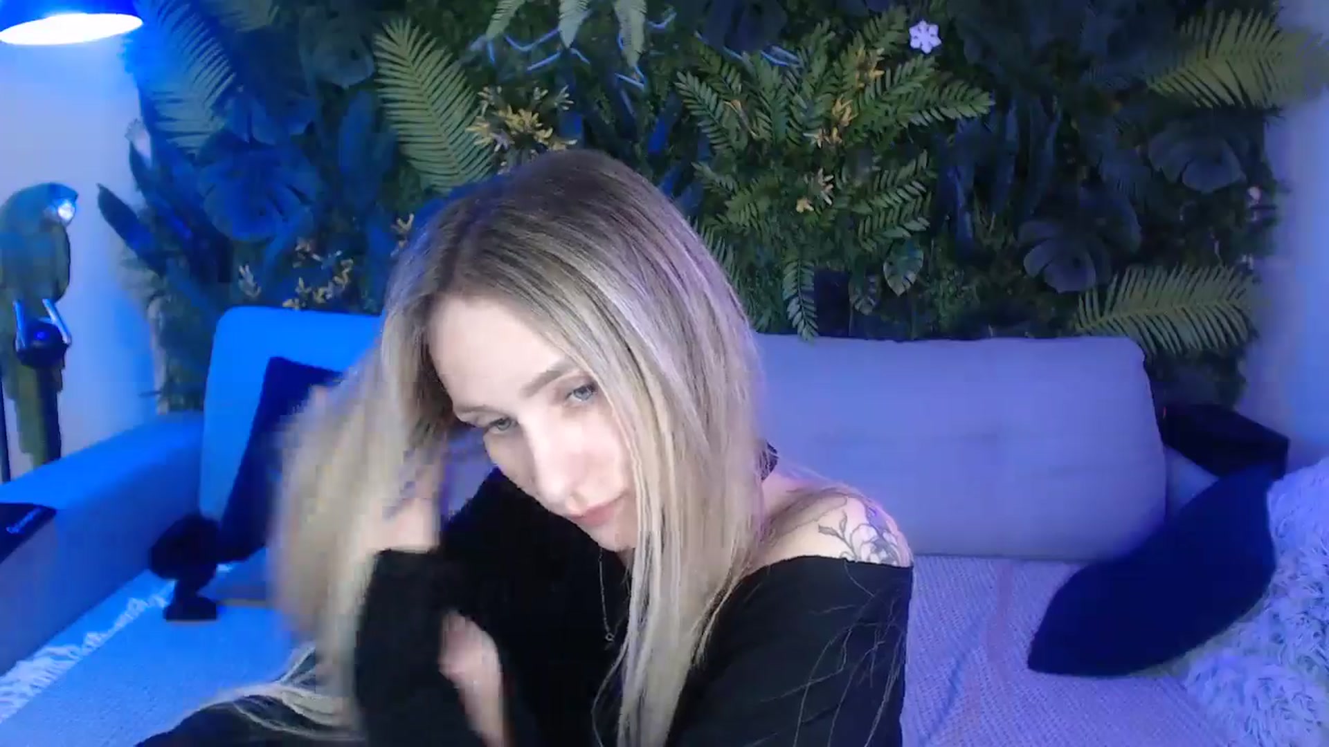 Gallery image thumbnail from Horny_Blond's myfreecams stream on, 11/13/2024, 14:13 image 6 of 20
